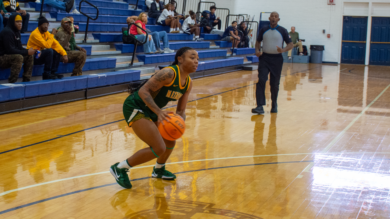 Nyleiah White with ball in hands