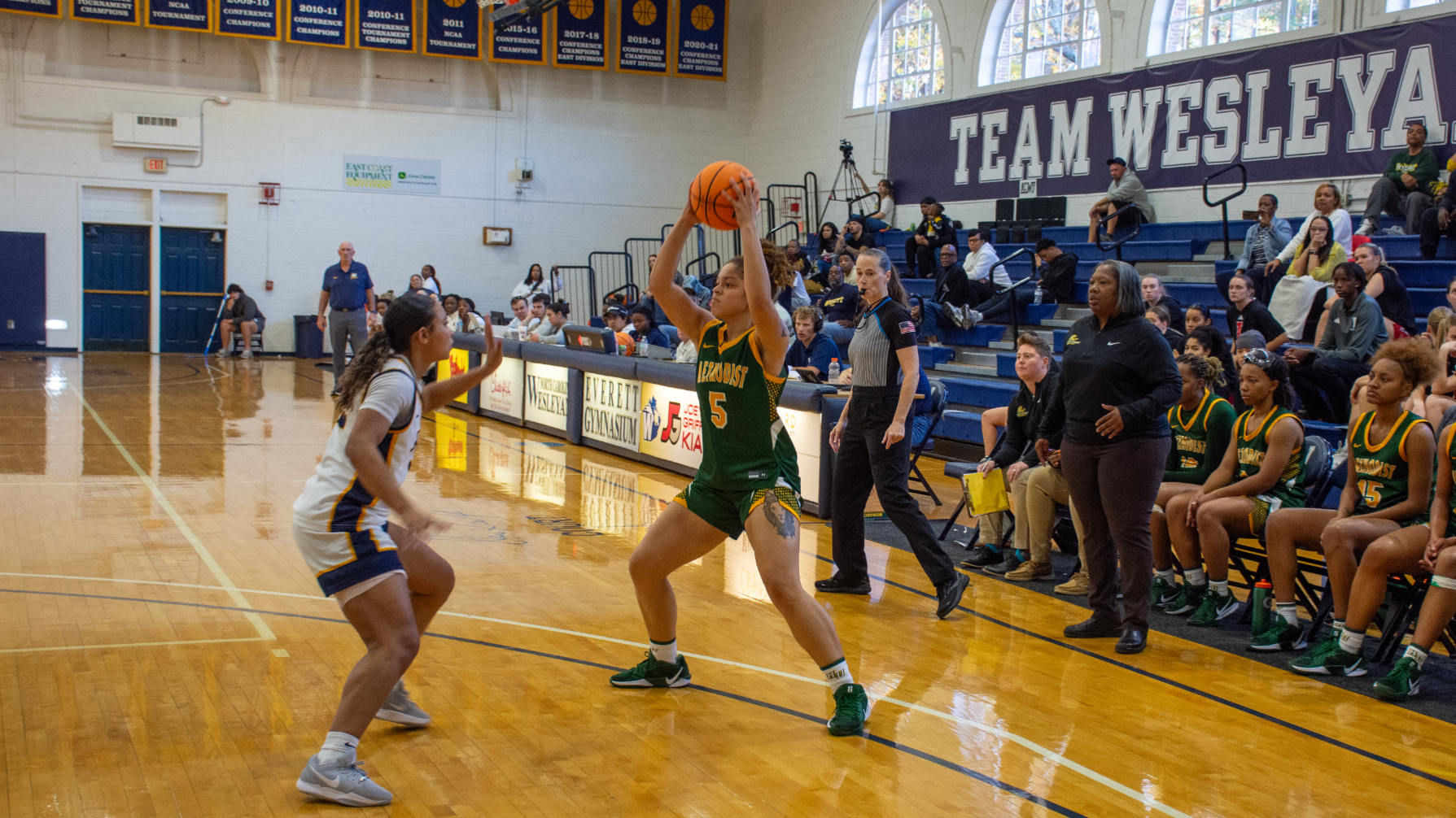 Taylor Watford ball up high