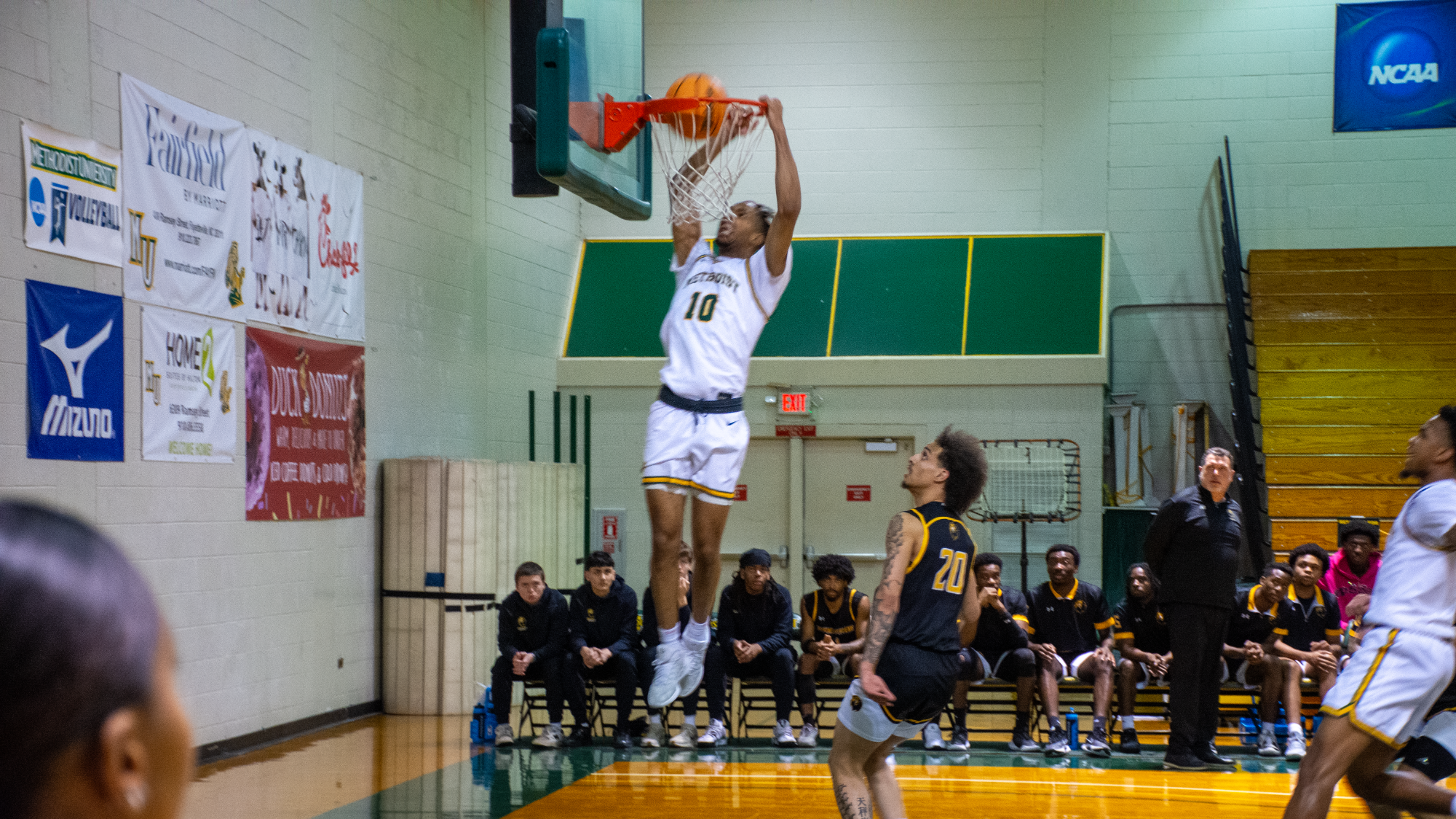 Dontavious Pettaway slam dunk versus Pfeiffer