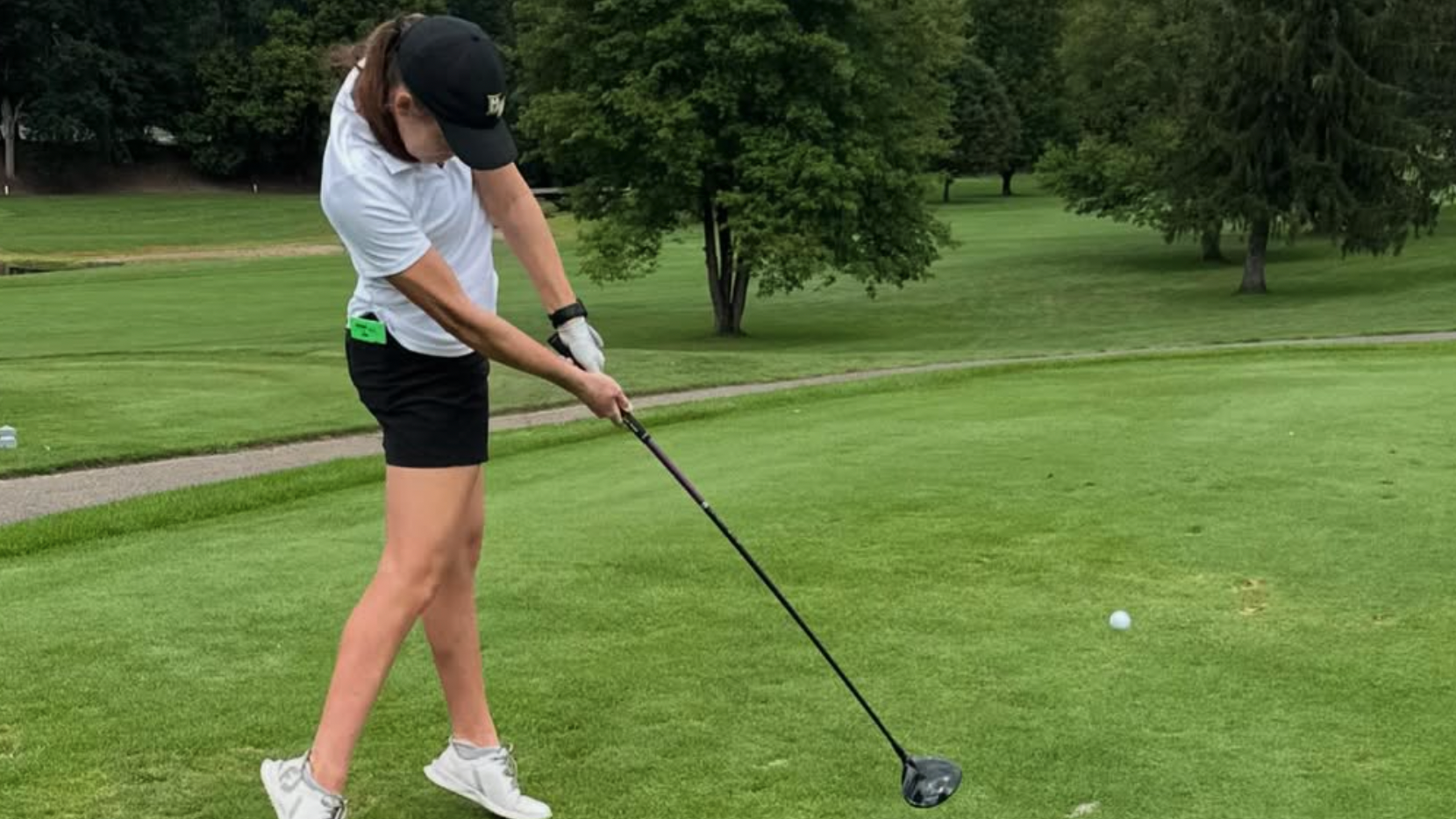 Anna Wicklum driving off the tee box