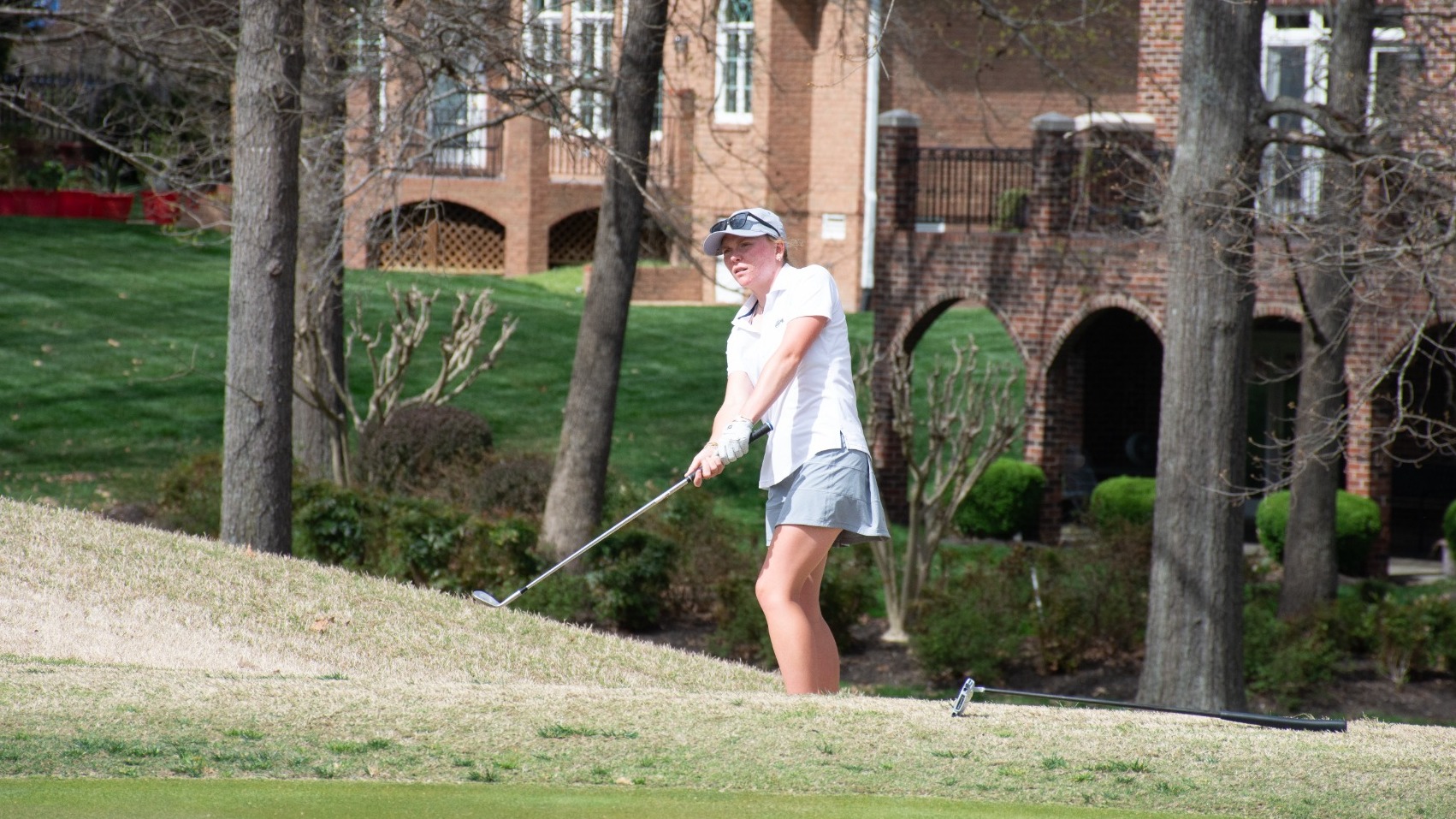 Jenna Rutledge with wedge at green edge
