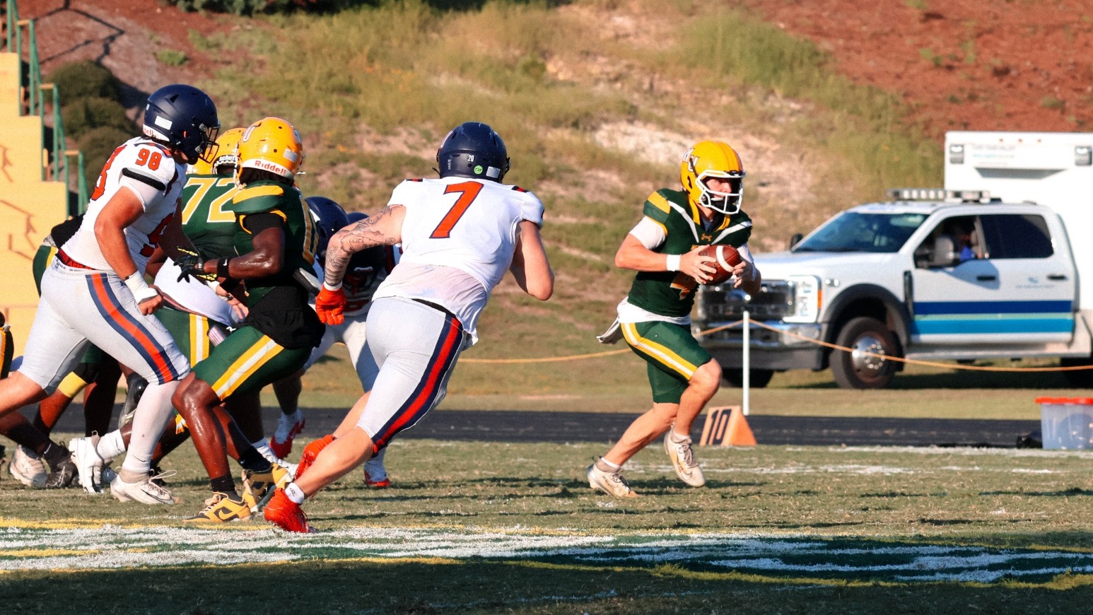 Asa Windham running with the ball at home