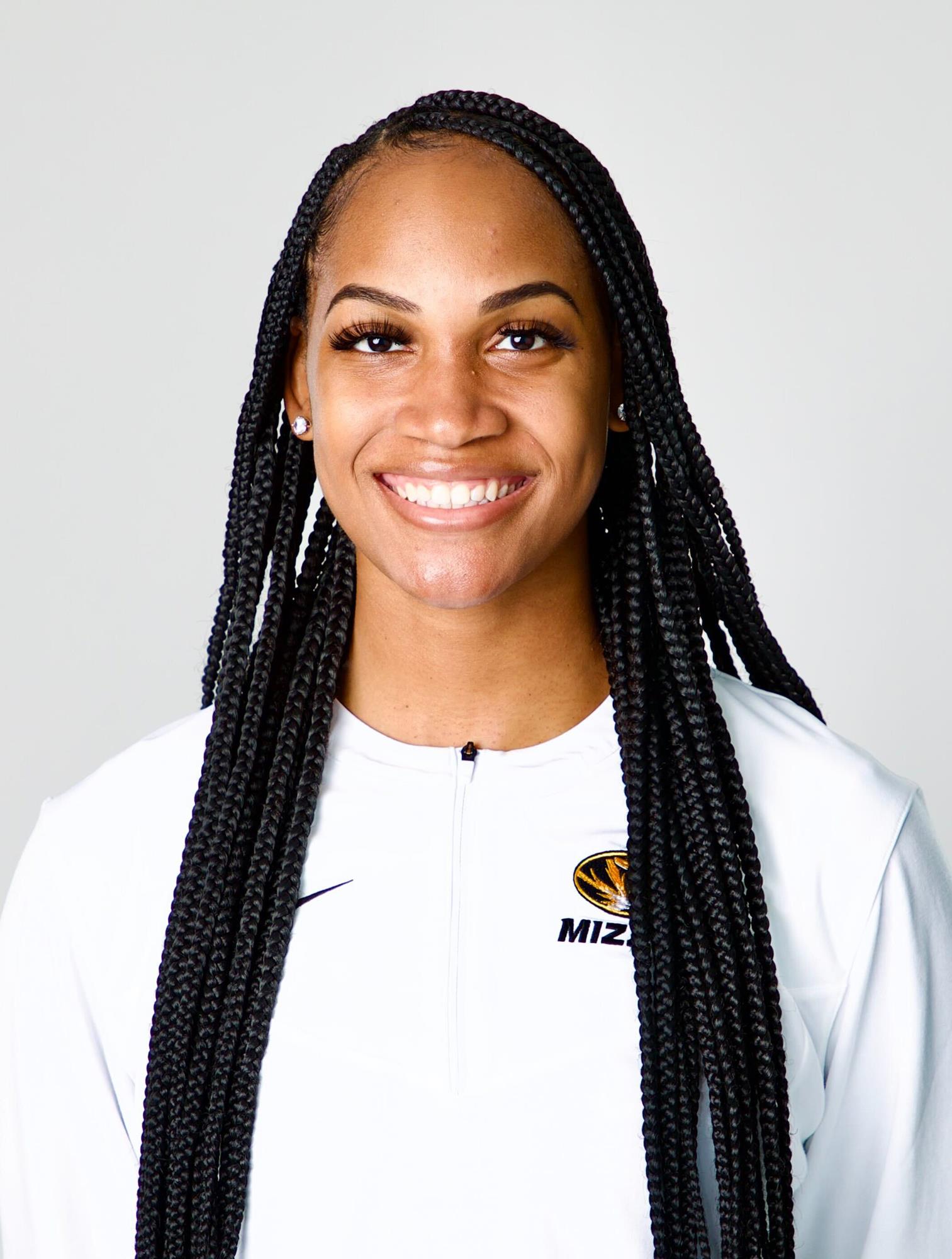 Alyssa Munlyn Headshot