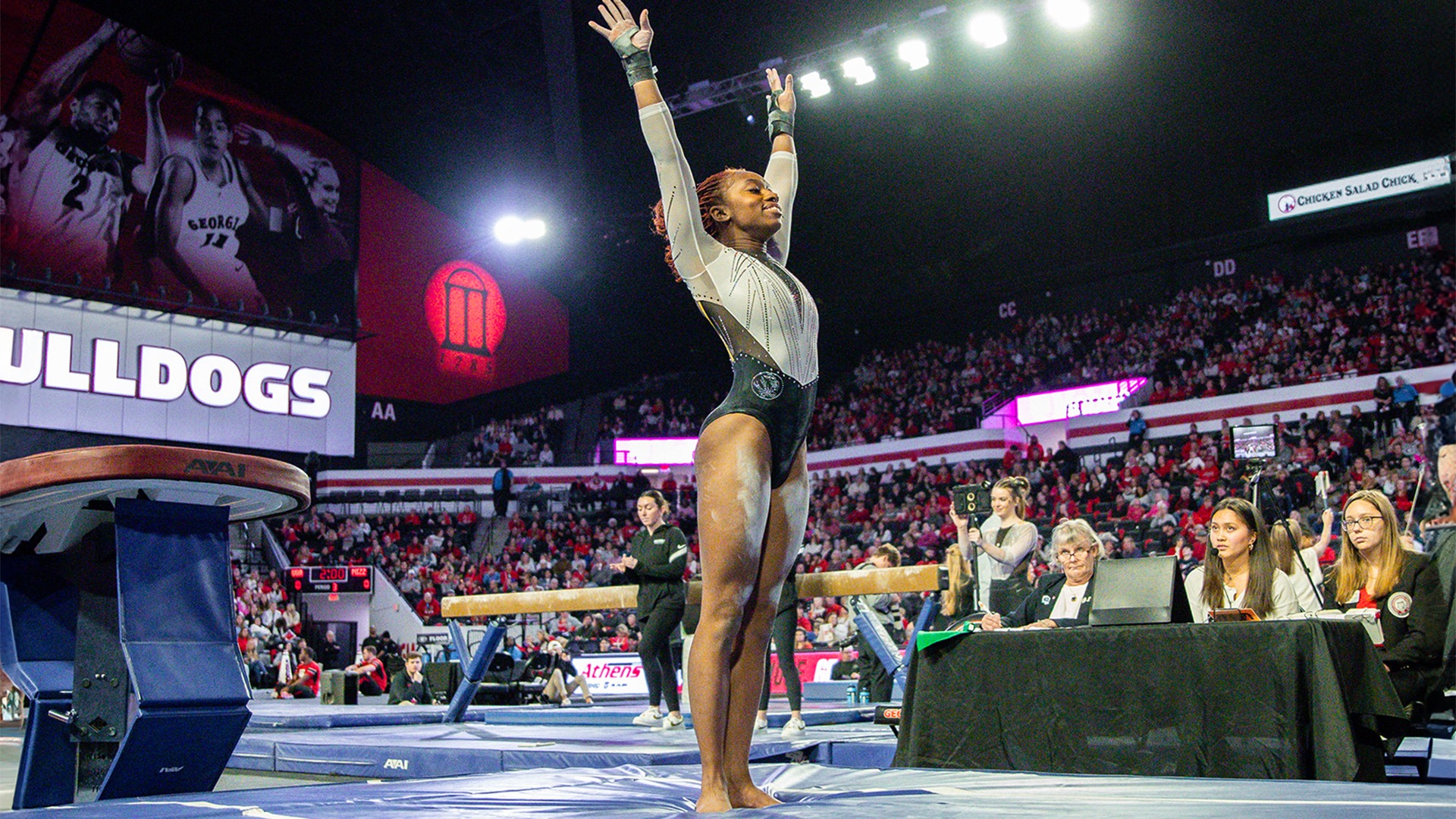 Hannah Horton competes on vault at Georgia.