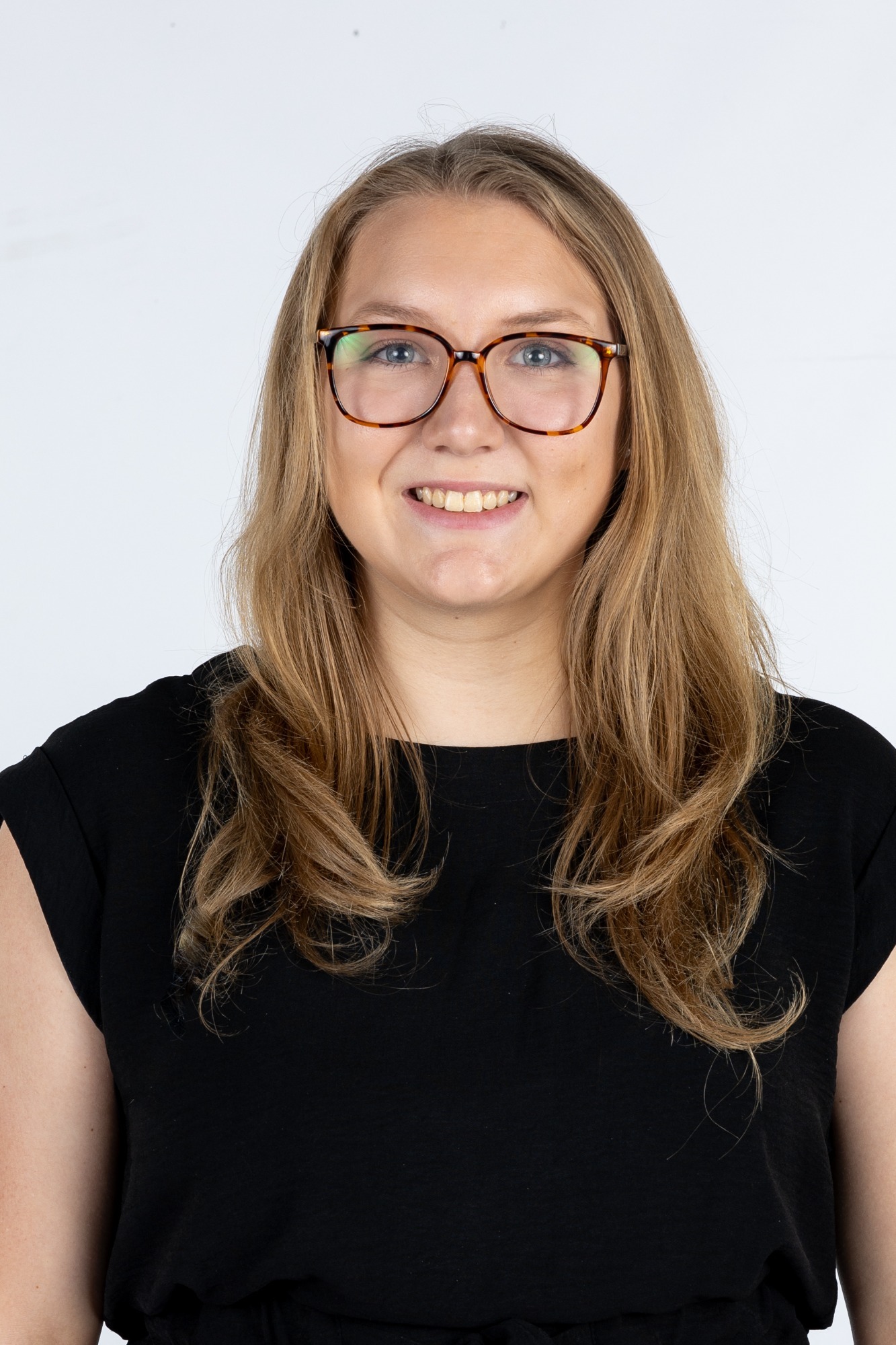 Rachel Headshot