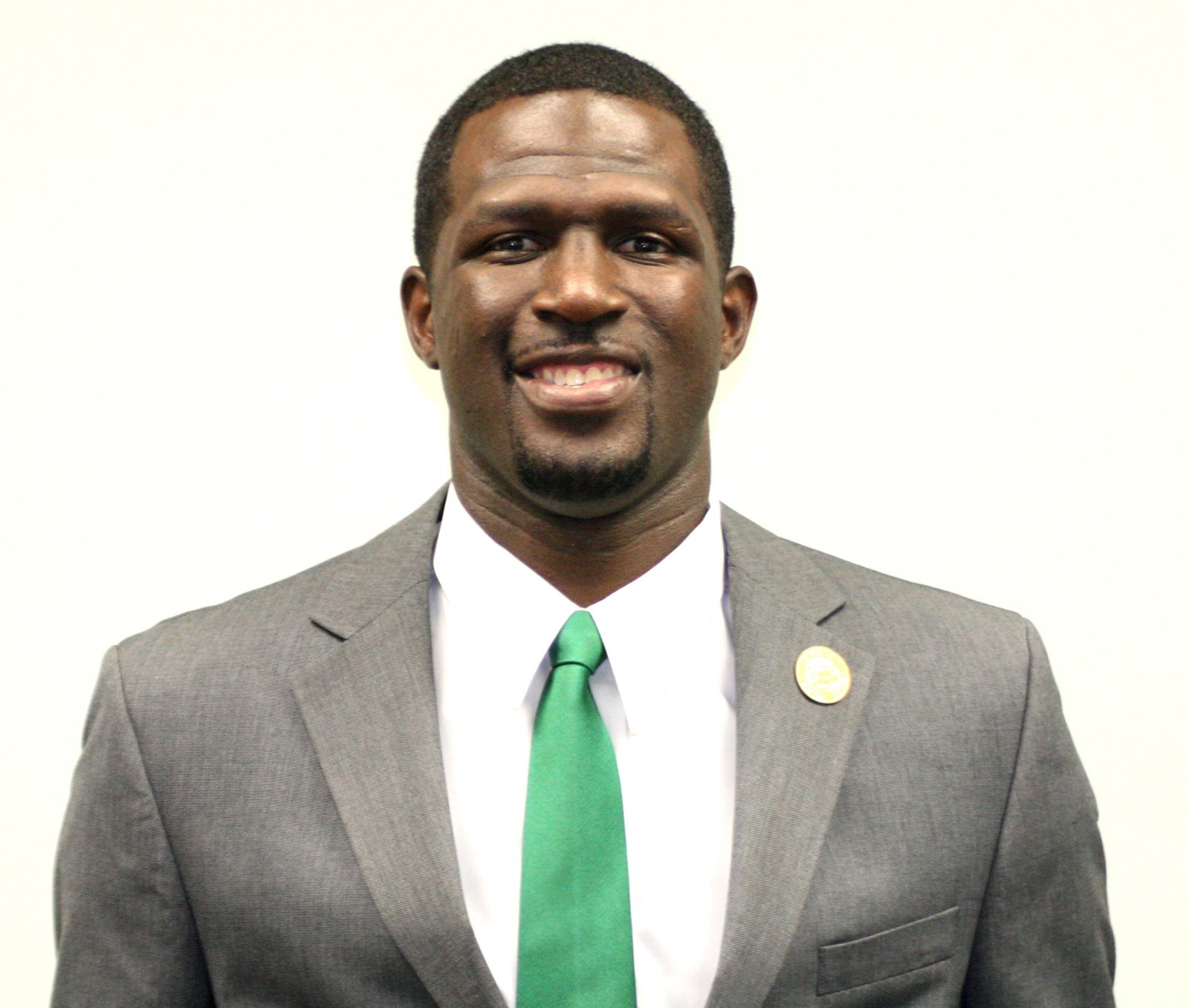 elvis robinson headshot
