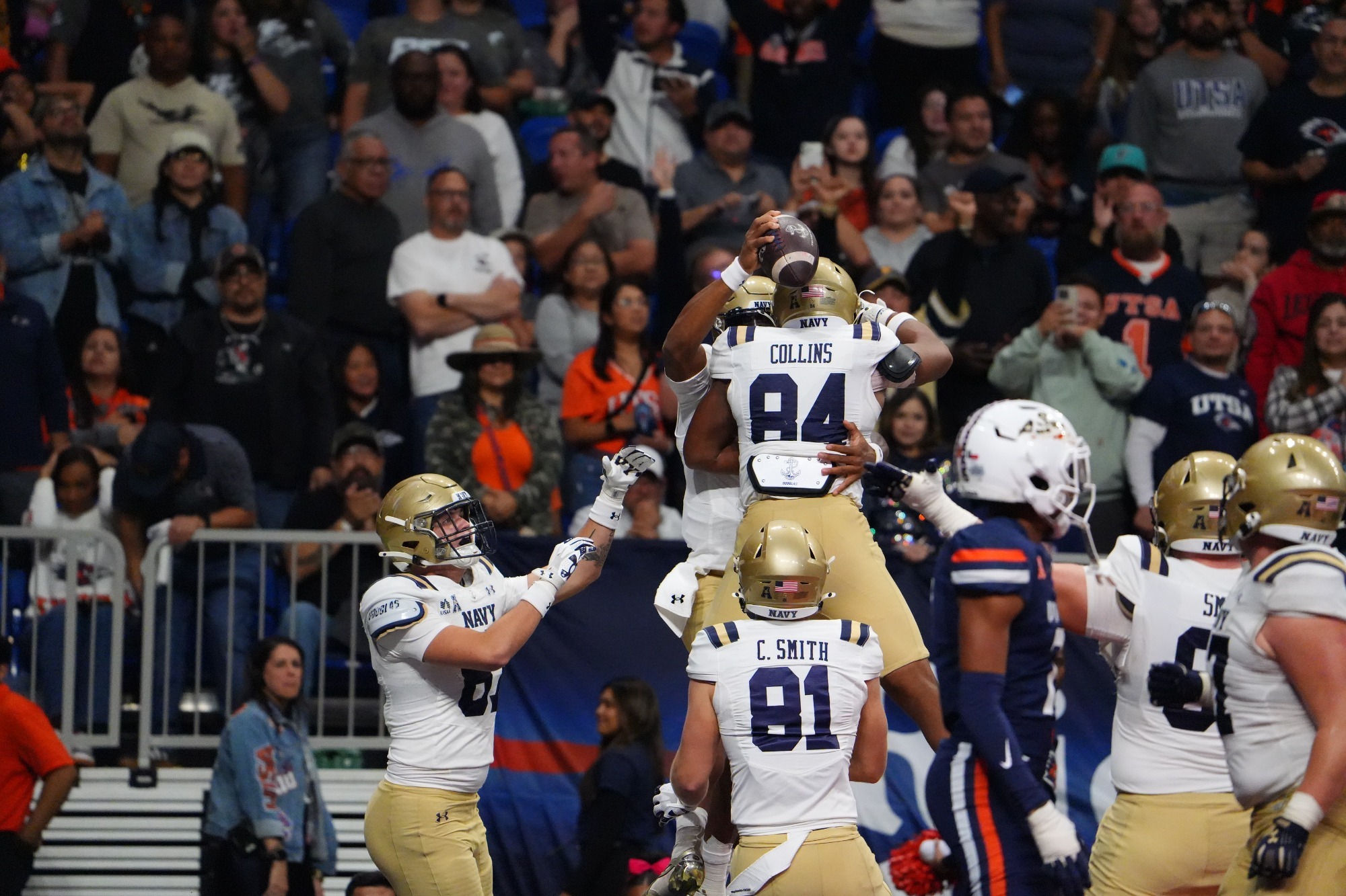 Jordan Collins celebrates a touchdown catch against UTSA
