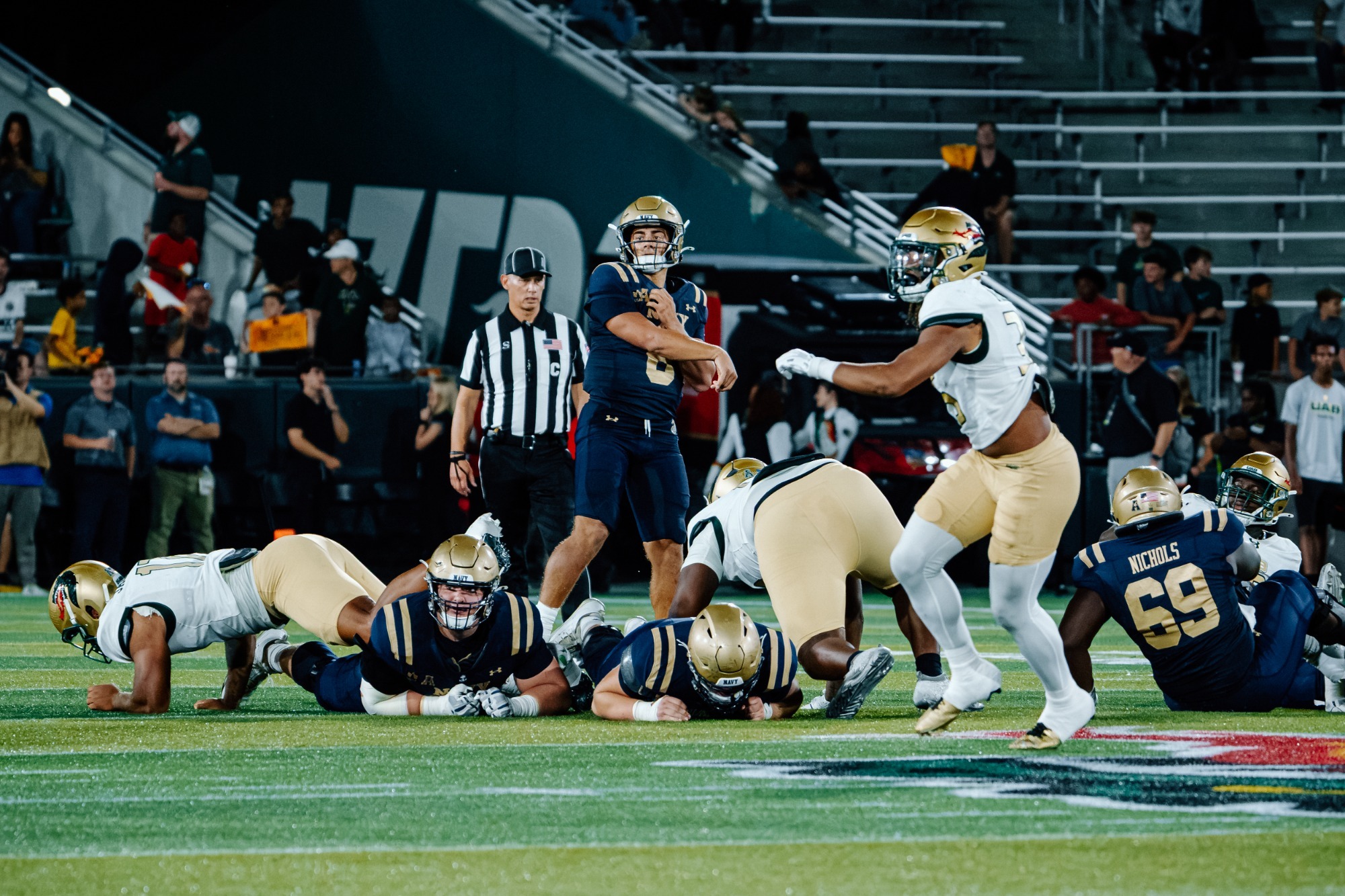 Jackson  Gutierrez throws a pass against UAB