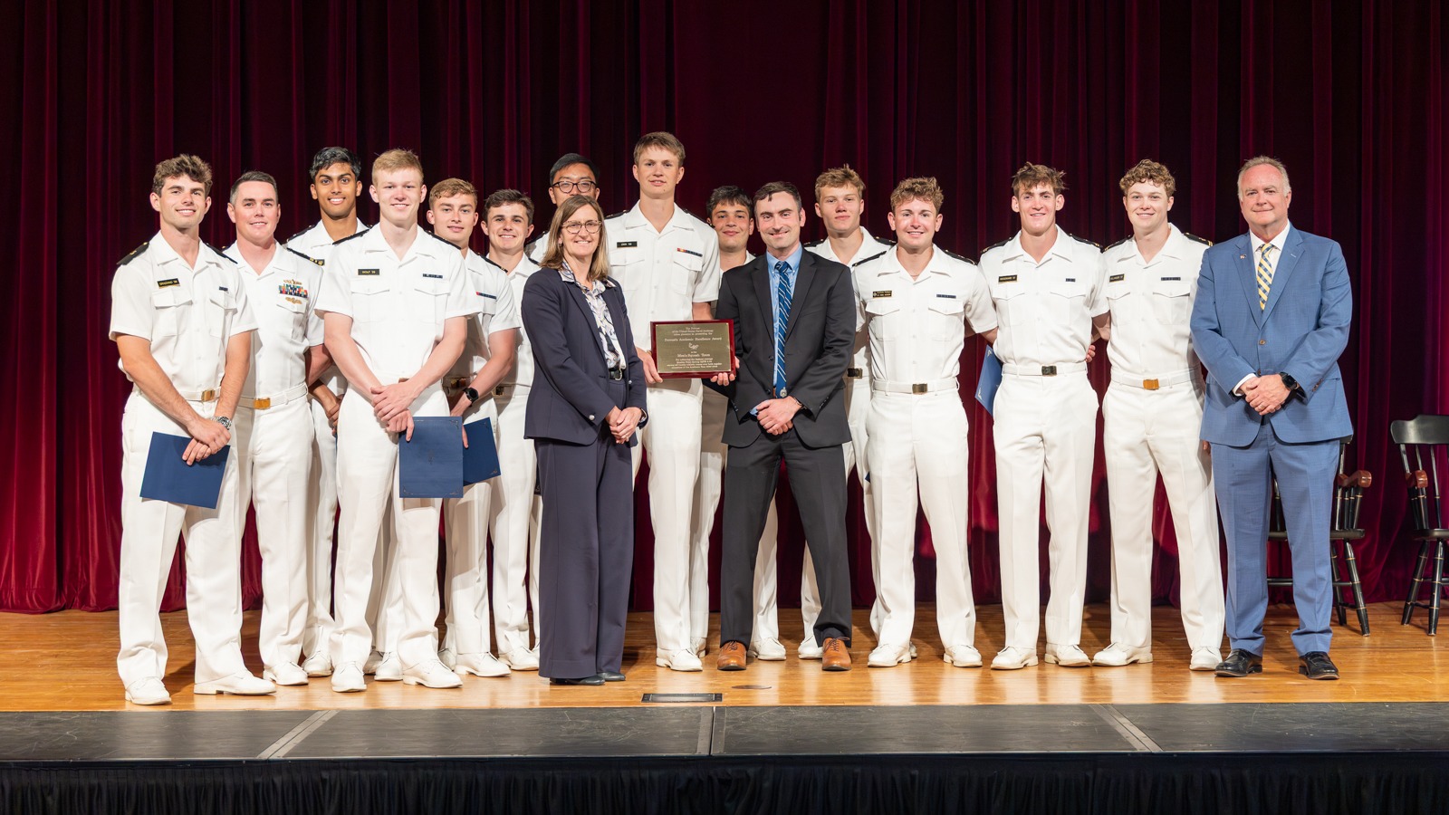 Navy squash receives 2025-26 Academic Dean's Excellence Award