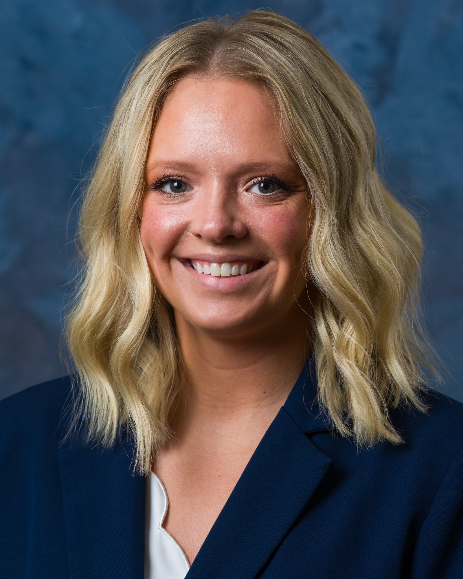 Headshot of Hallie Cruzen