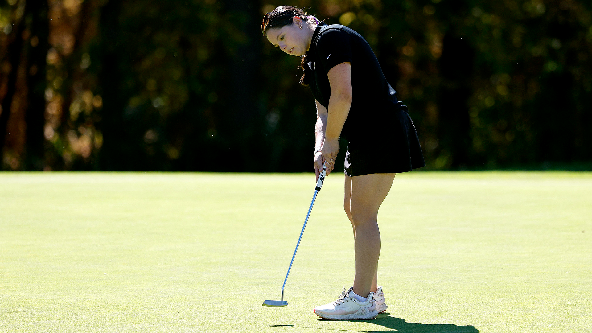 Bethany Wineburg putting