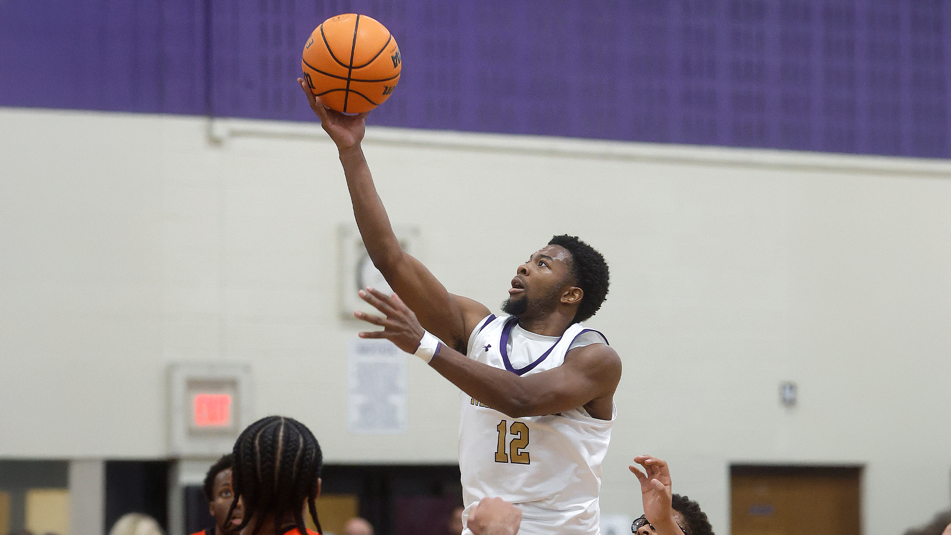 Savage driving layup vs RIT