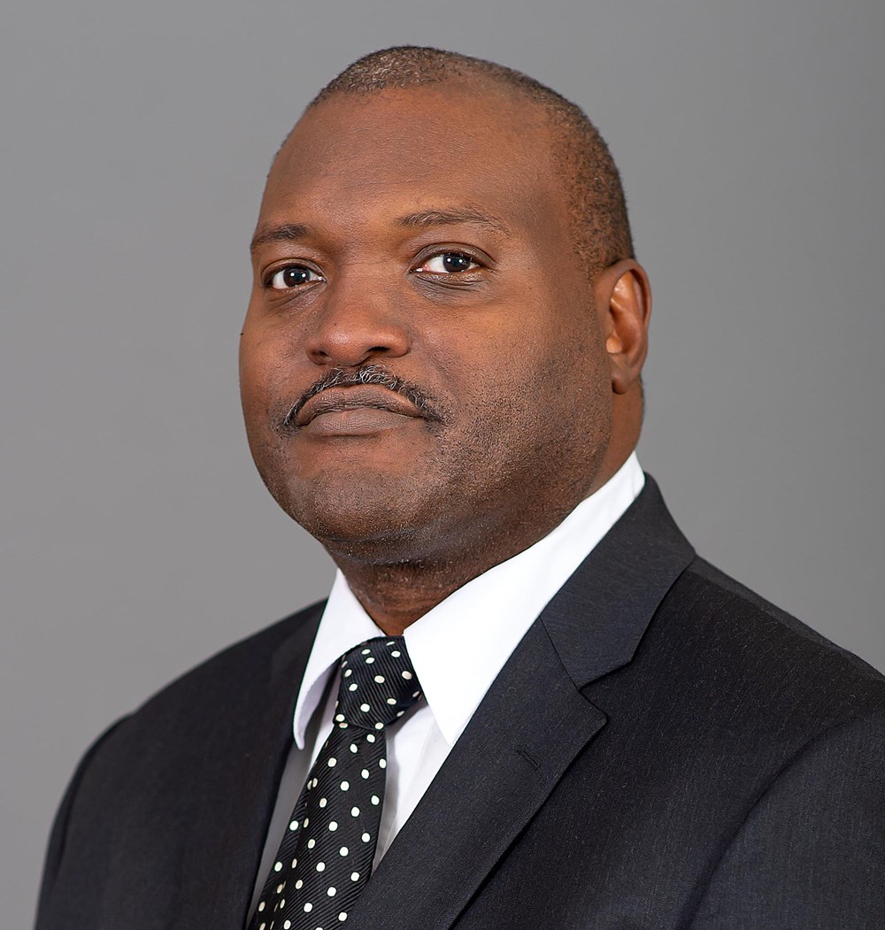 0935_Coach_Phillip_Shumpert