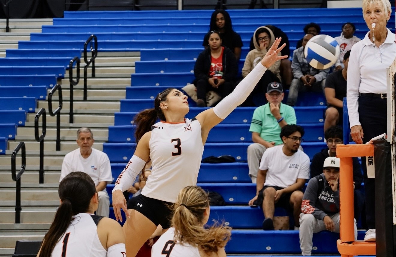 Quinn Micheli Tipping at Net