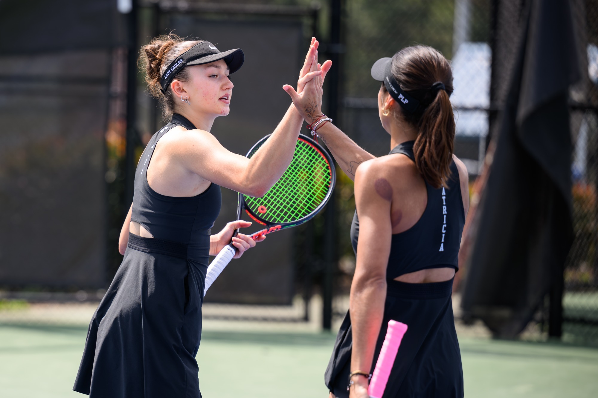 Sara_Barbaric & Patricia_Palencia - high-five