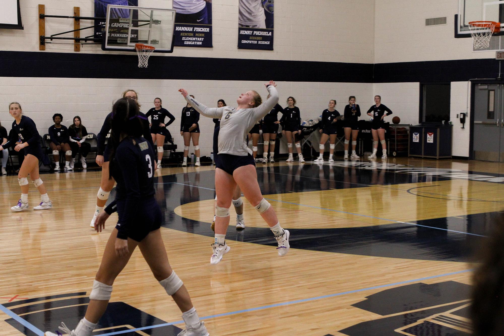 Volleyball finishes season in Rockford Tournament; Fischer surpasses