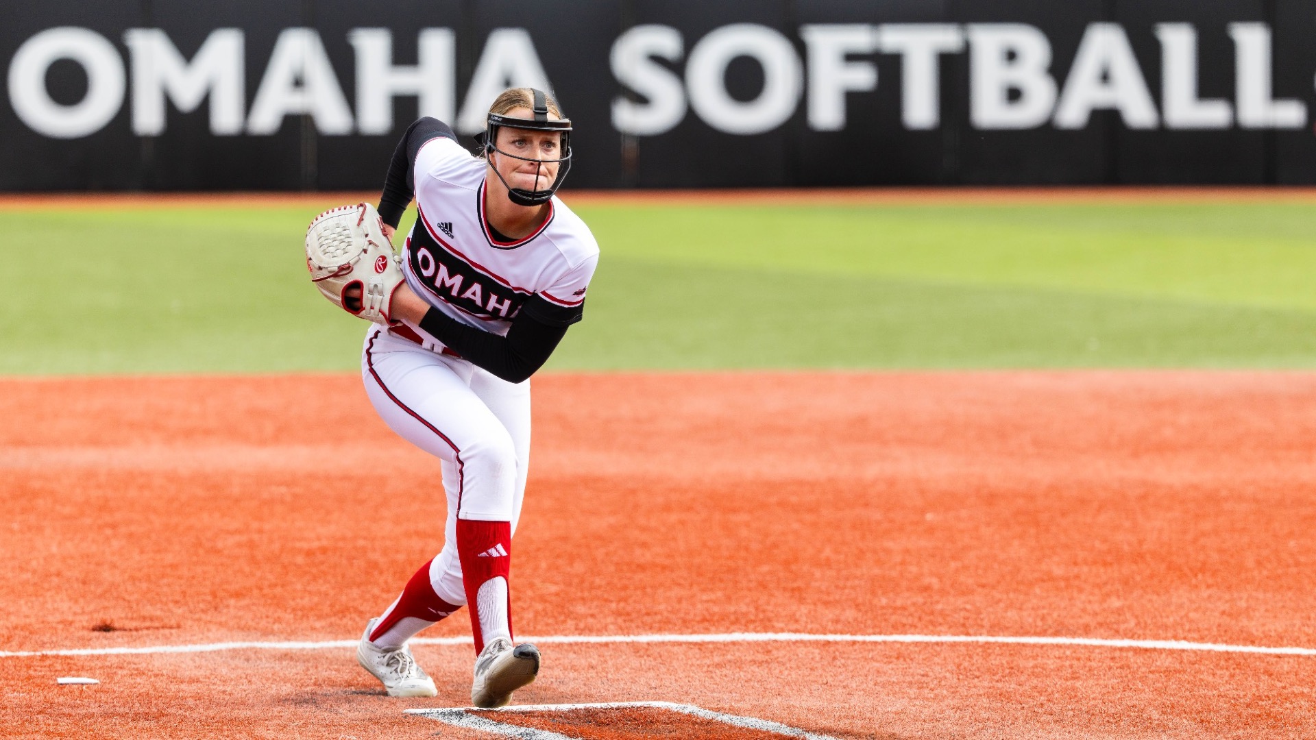 Alexis Wiggins pitching