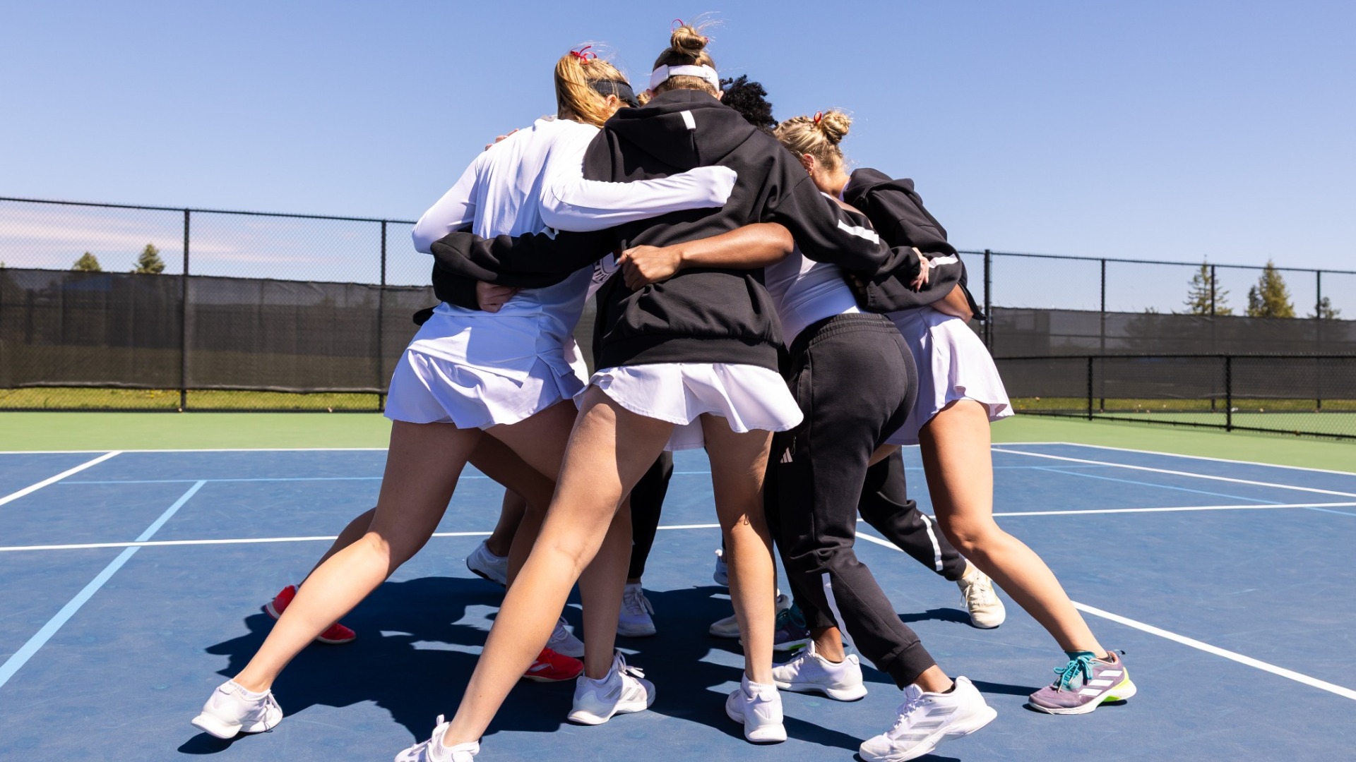 Women's Tennis Huddle