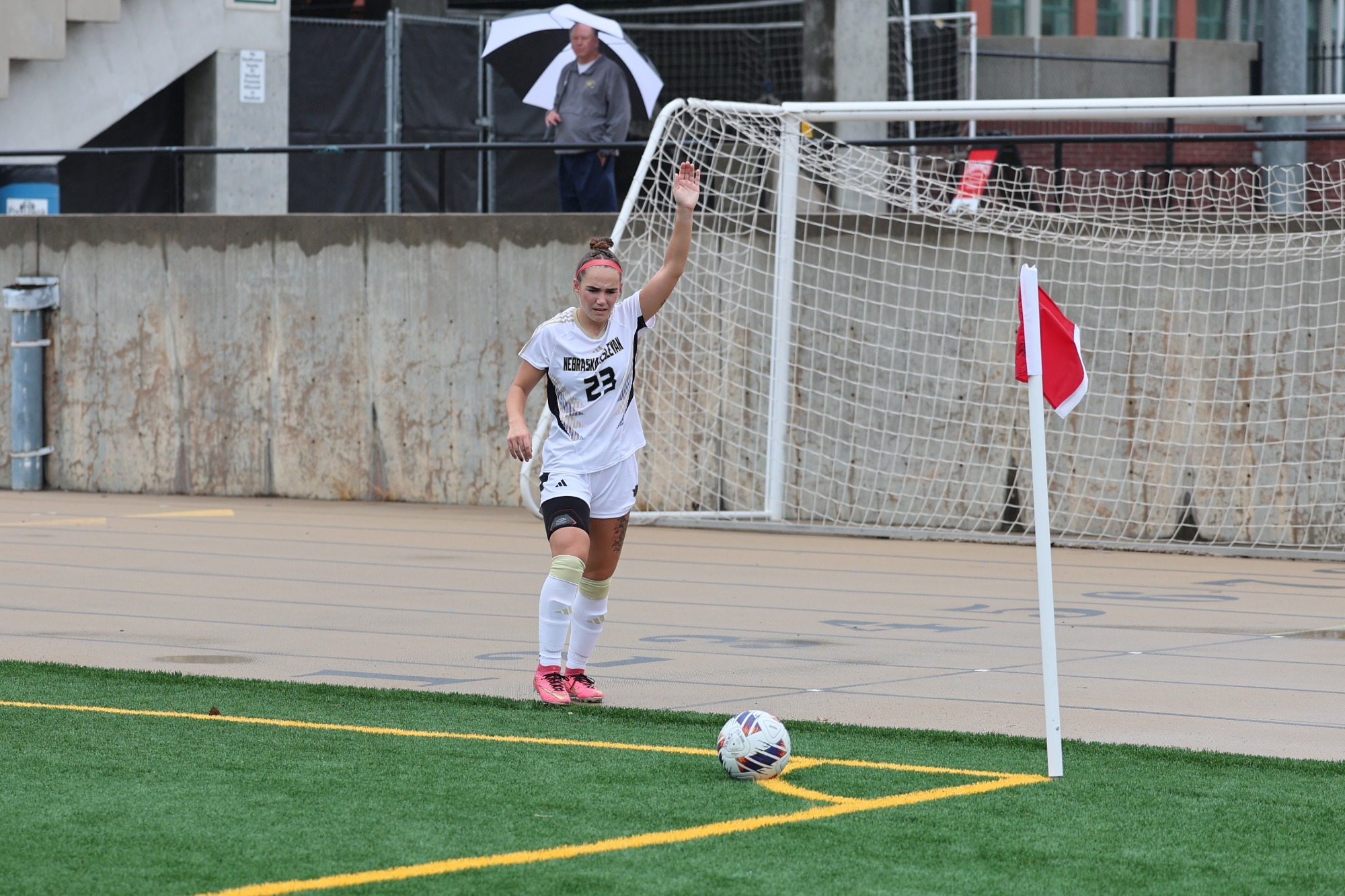 Averie Hike lines up for a corner kick