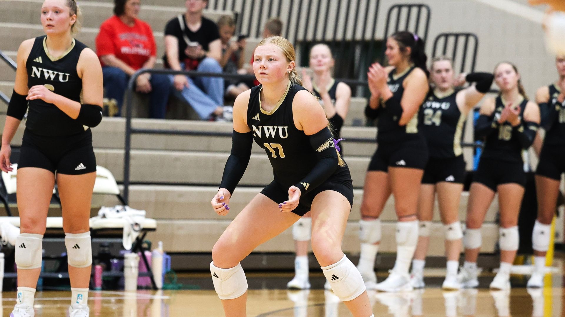 Jera Schuerman prepares for a serve