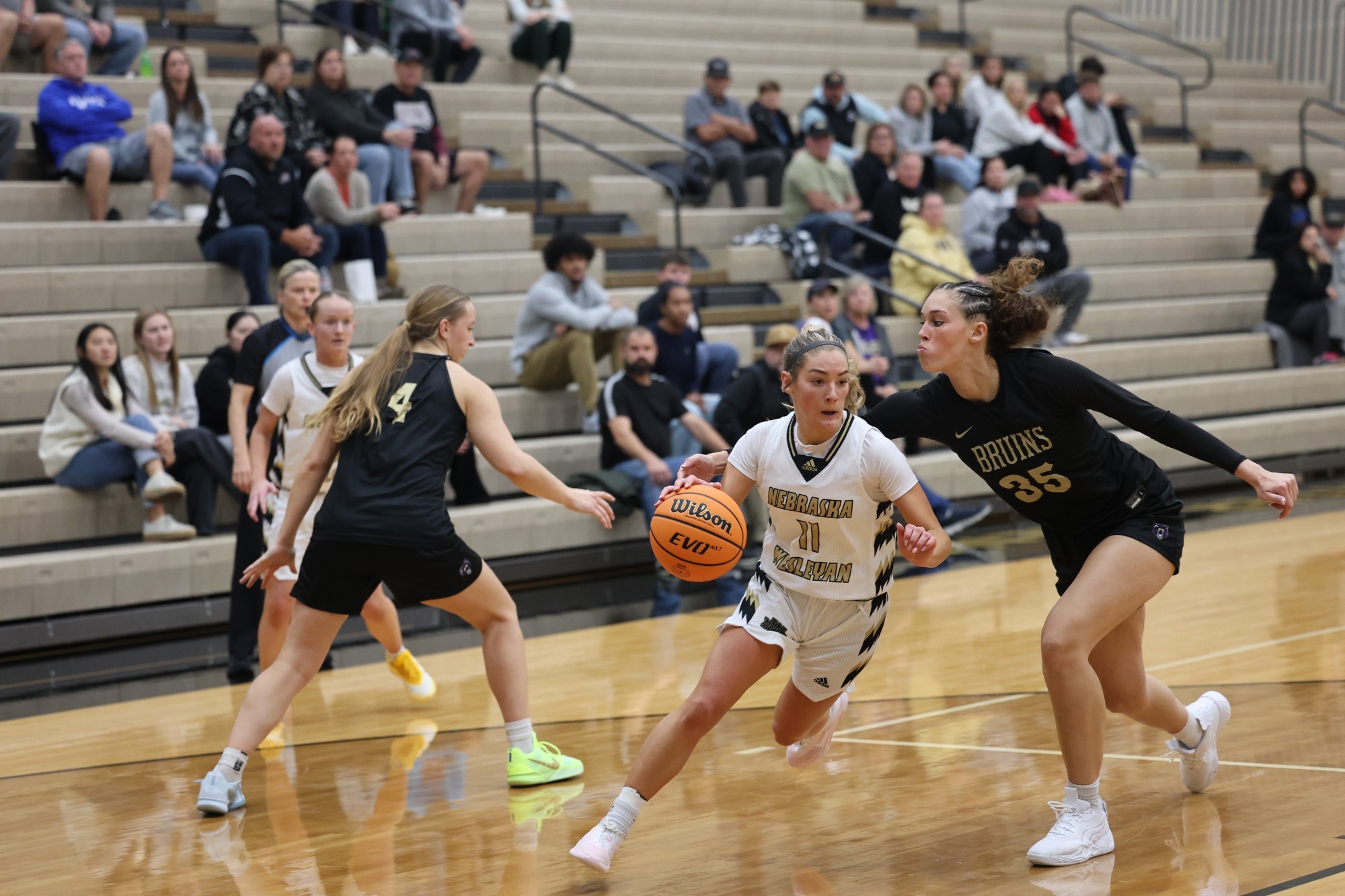 Anastyn Pettlon drives on the Bellevue defense