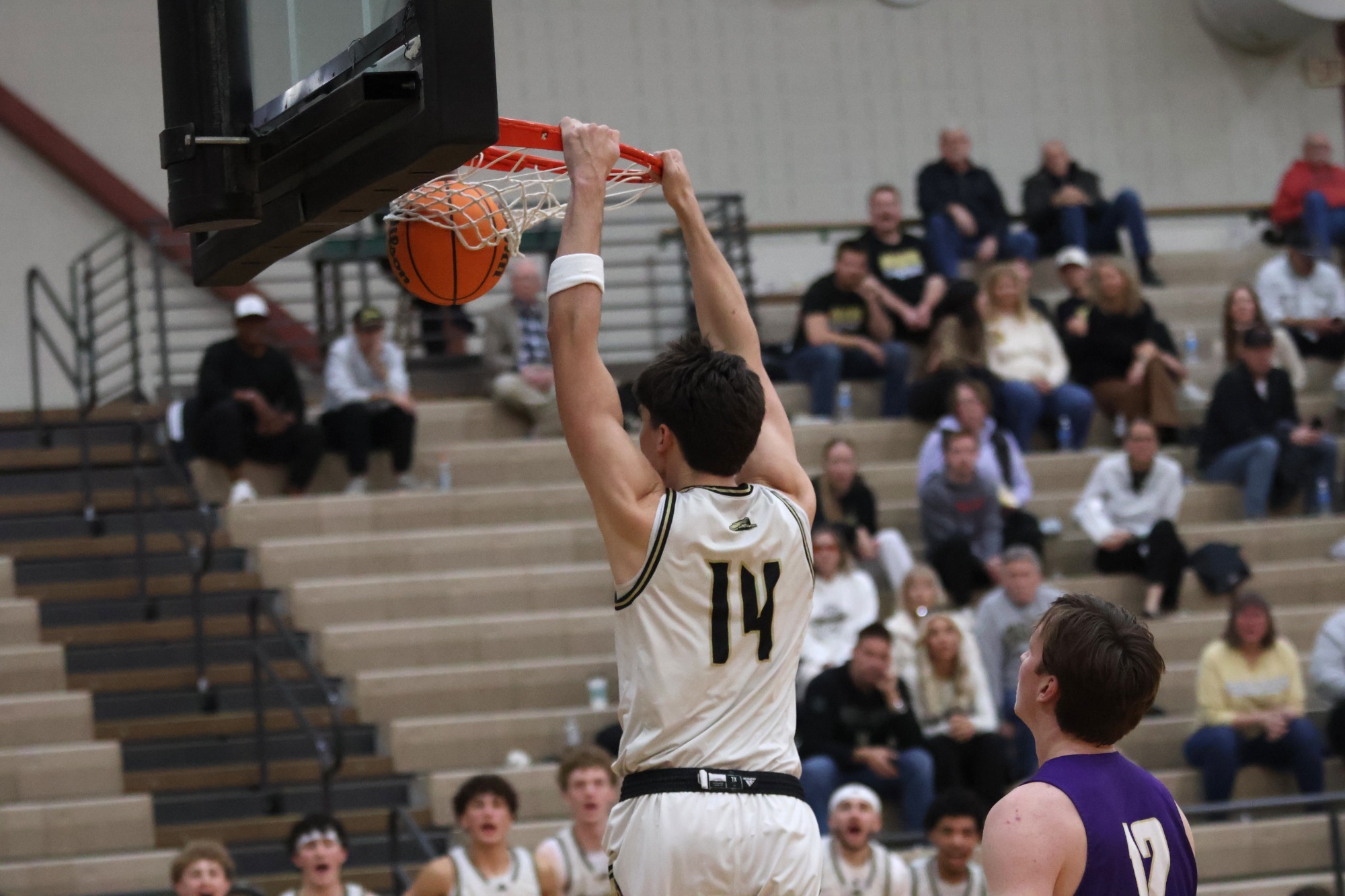 Nick Howard dunks the ball