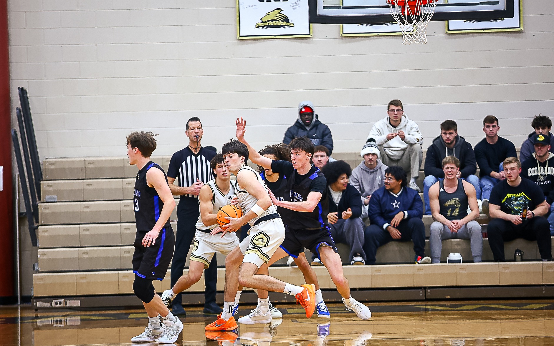 Nick Howard turns around with the ball