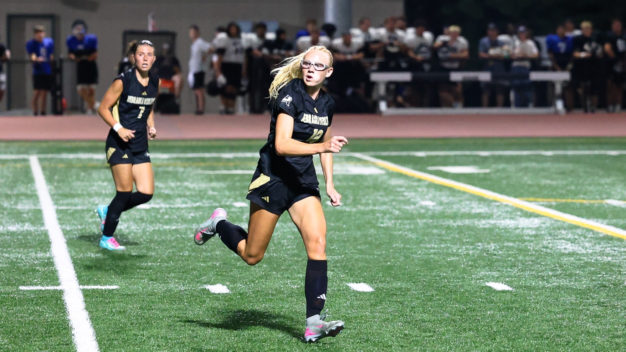 Lexi Jantzen runs down the middle of the field.