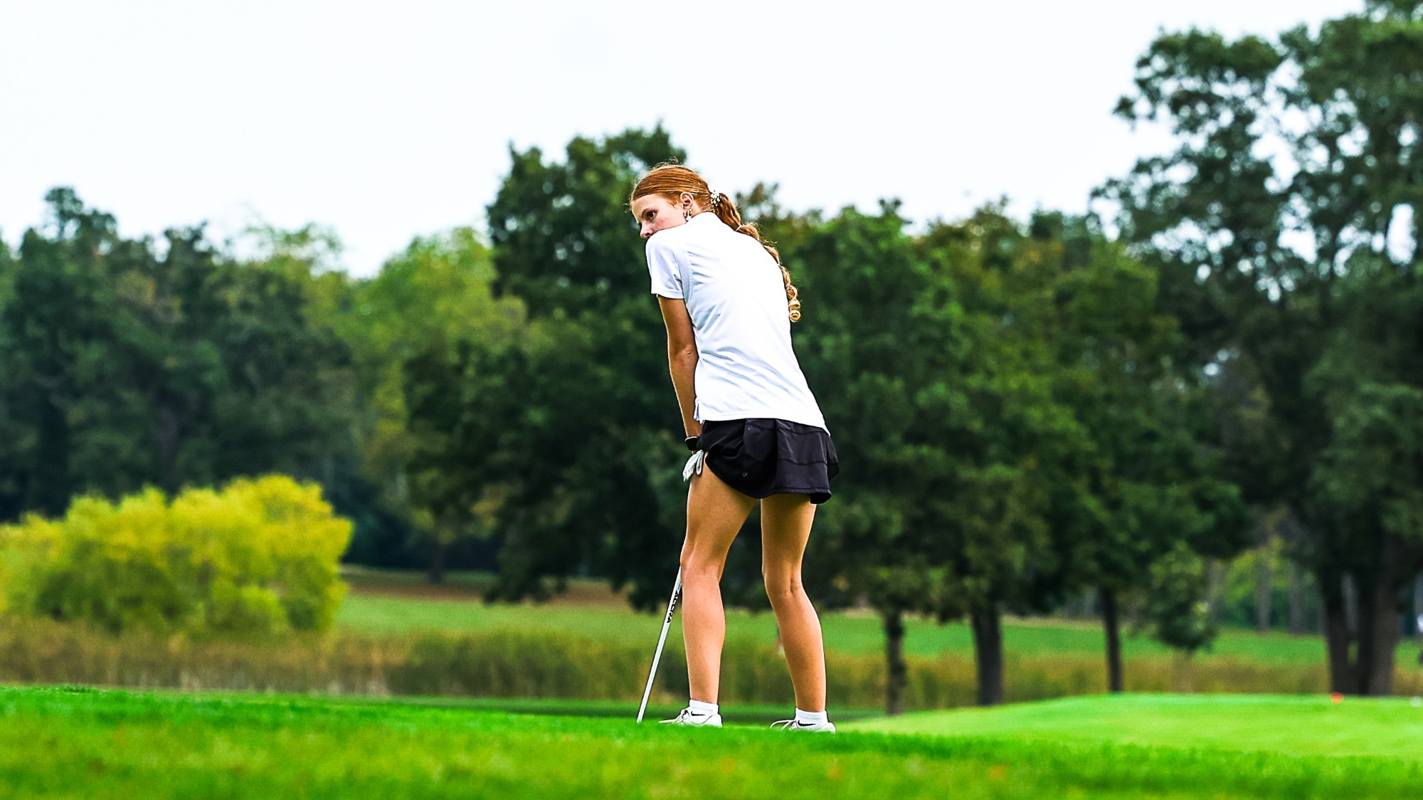Lauren Hays stares down the green at a long putt ahead