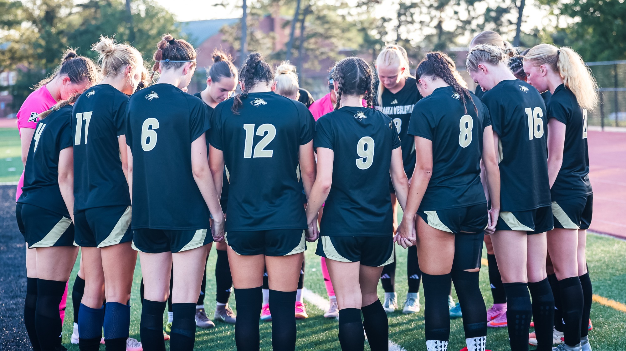 Women's Soccer Huddle up before the game