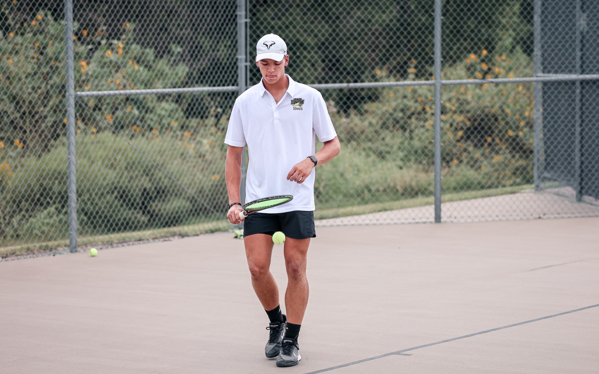Gavin Nichols bounces the ball before serve.