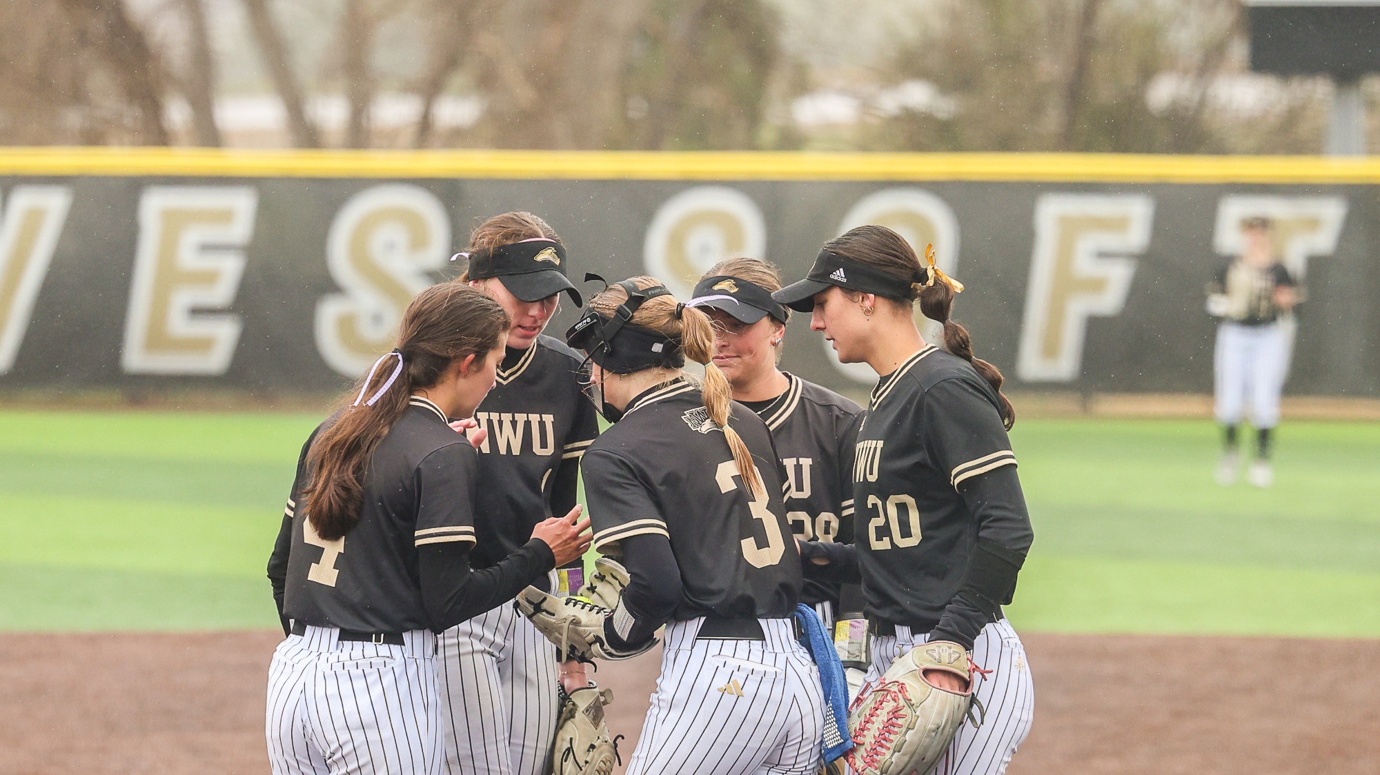 the infield all high five at the pitchers circle