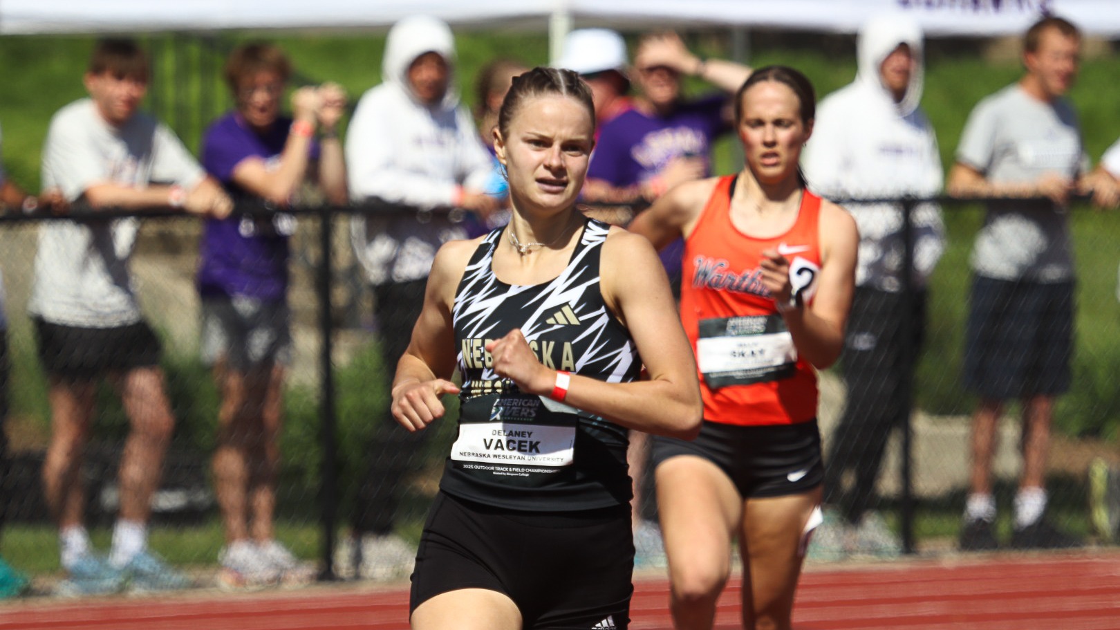Delaney Vacek runs the 800 at the American Rivers Championships