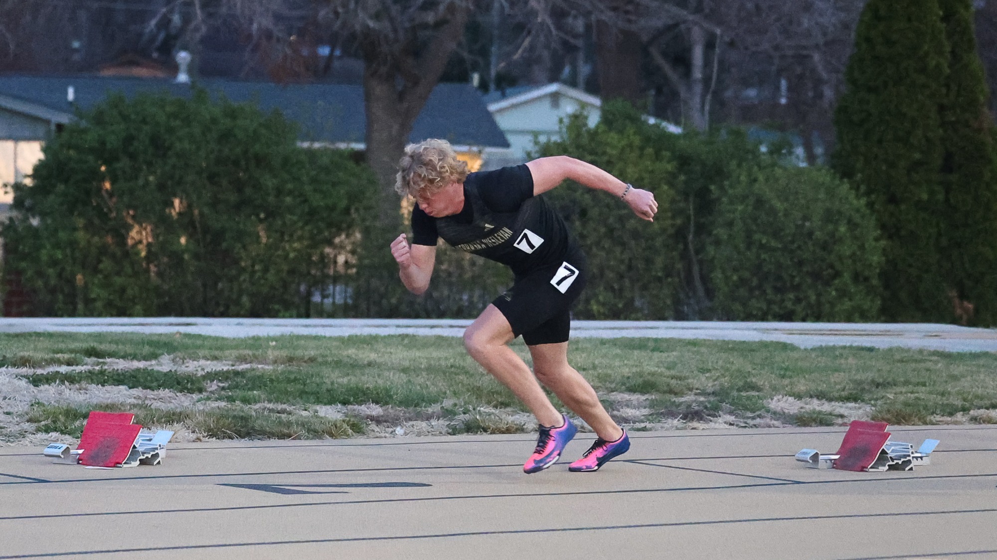 Max Matthies exploads out of the blocks in the 200