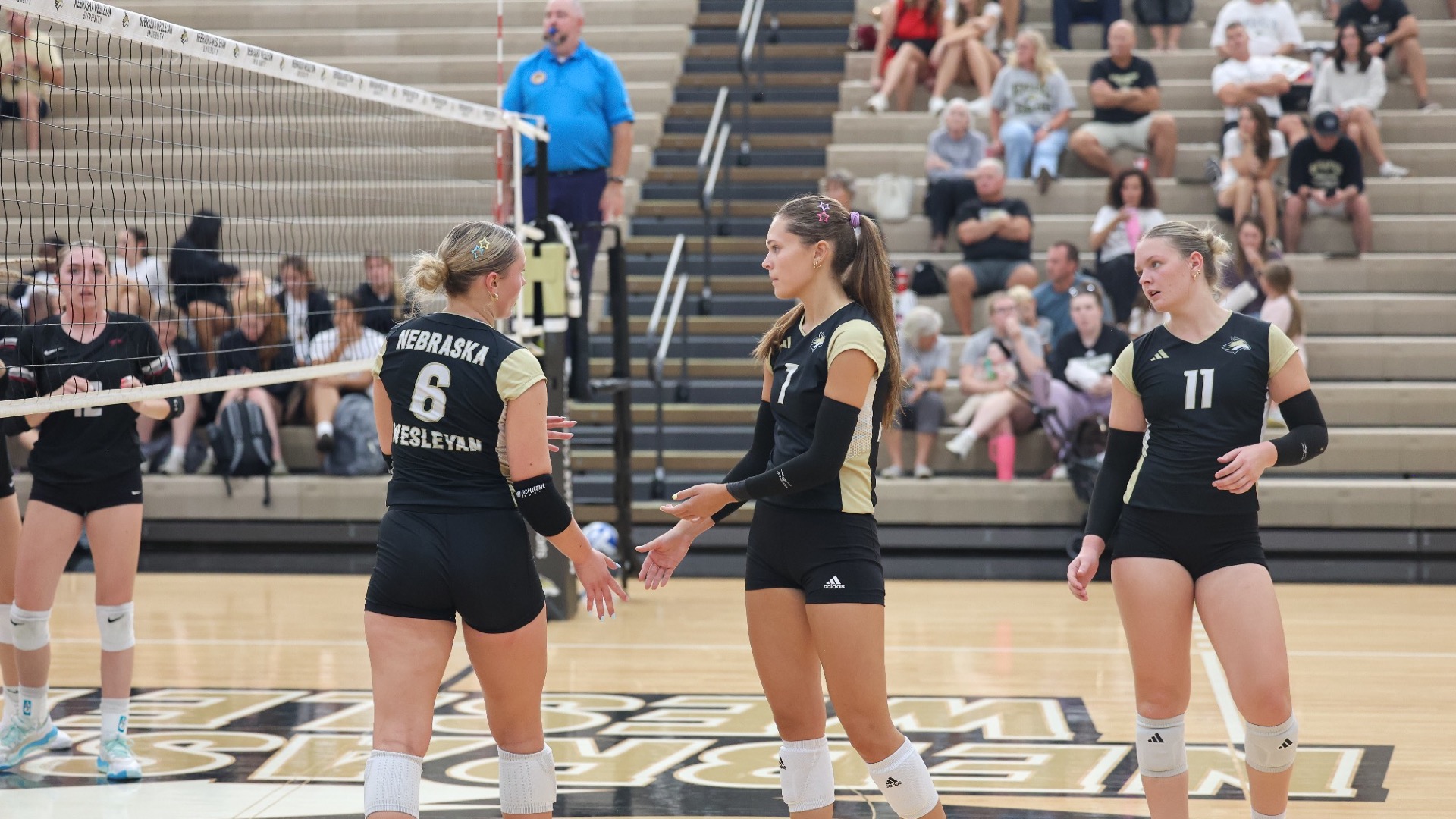 Ella Foote & Electa Saathoff show encouragement after a point