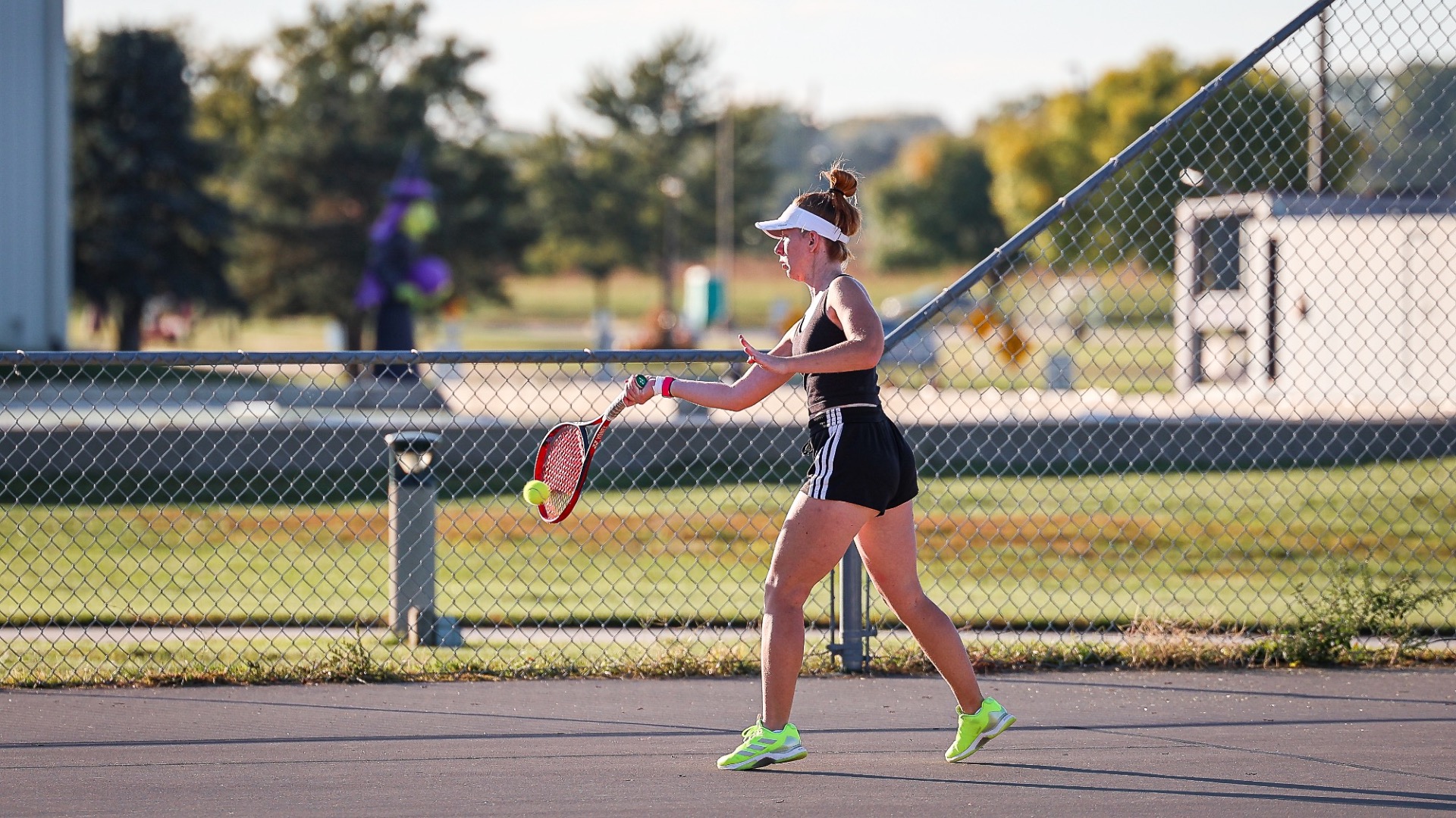 Sylvia Kamradt returns a bell over the net