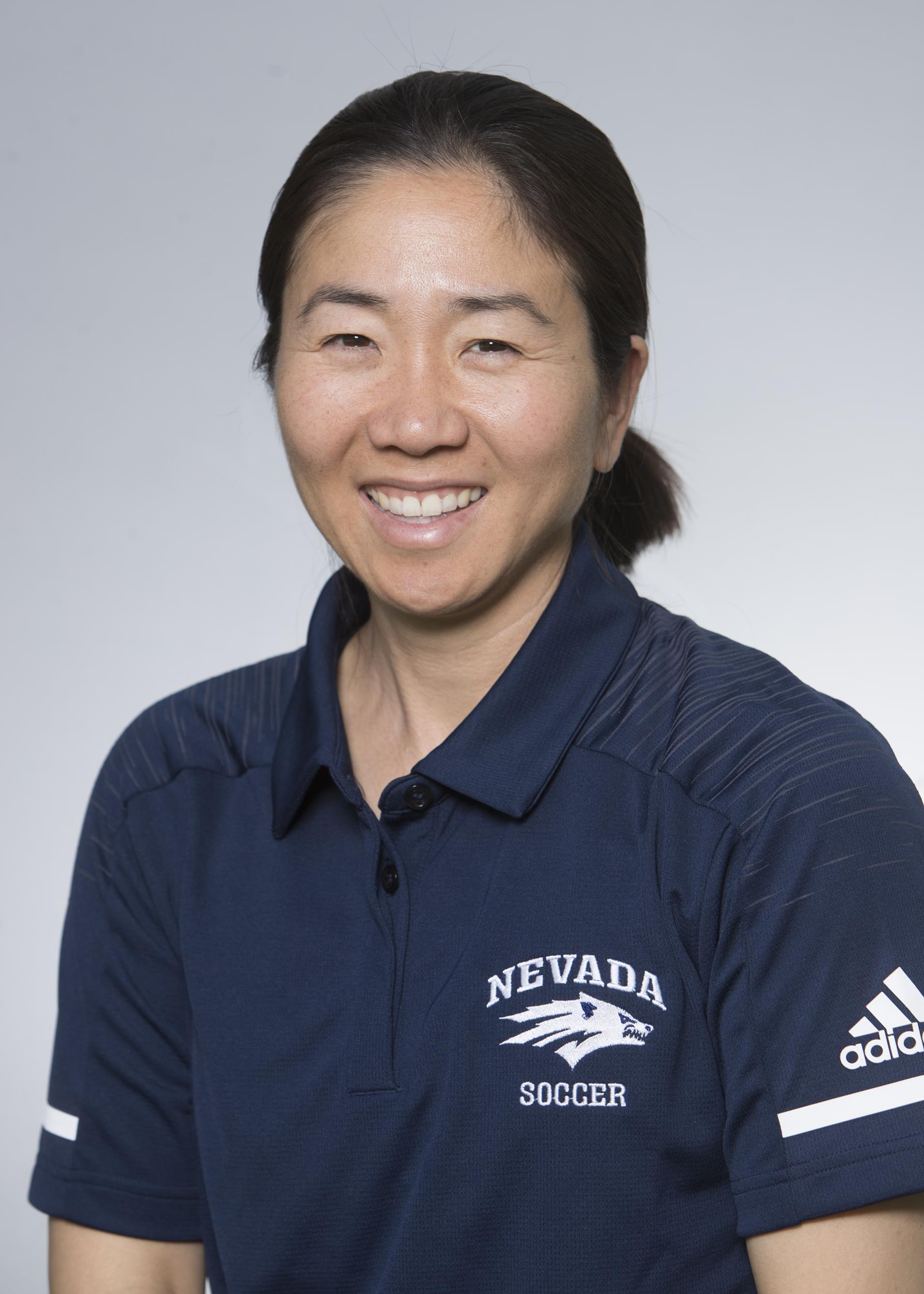 Erin Otagaki Headshot