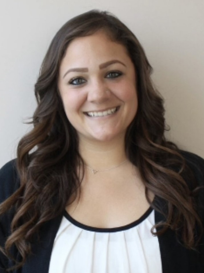 Amanda Flores 2023-24 Headshot