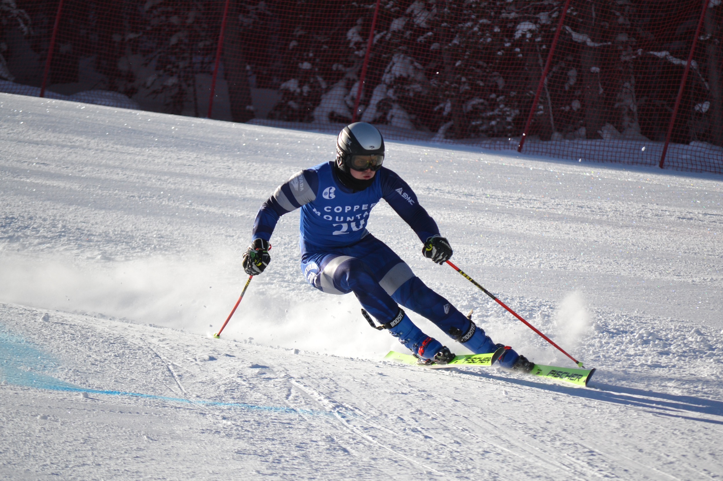 Iver Walday Naess turning on his edges during a GS run