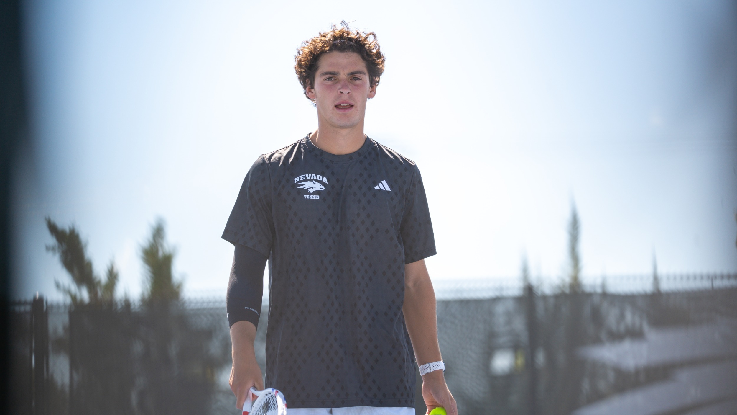 Axel Huysmans walks to the end of the tennis court