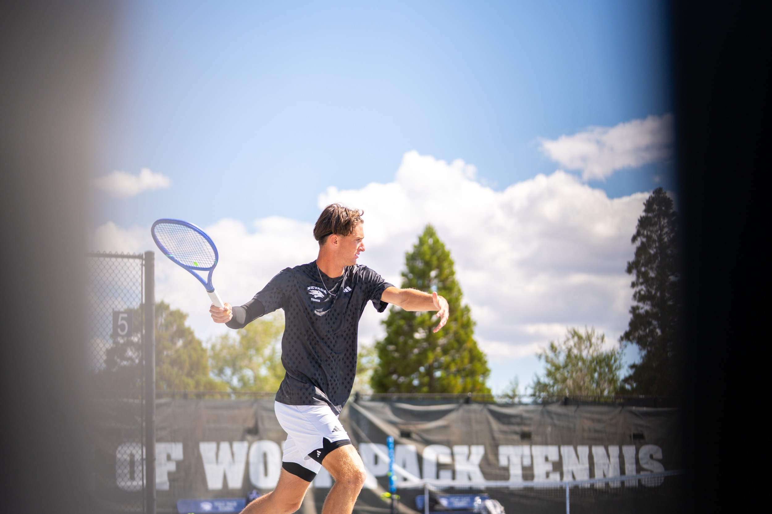 Nicolas Recoura returns a forehand volley