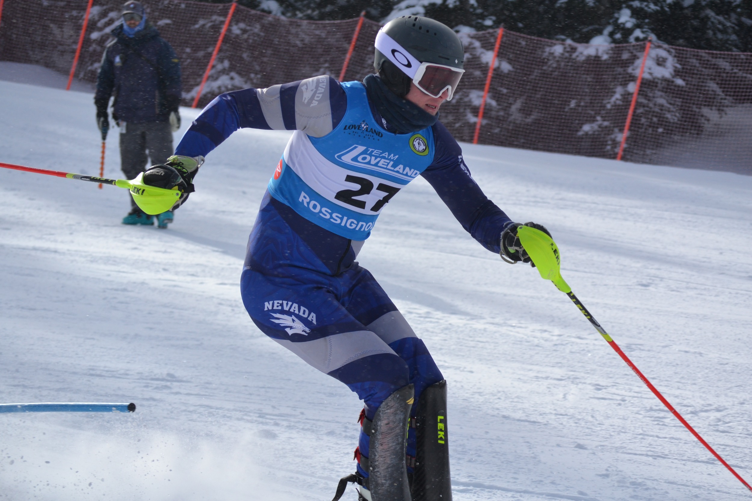 Jeger Halbjoerhus making a turn on a slalom course