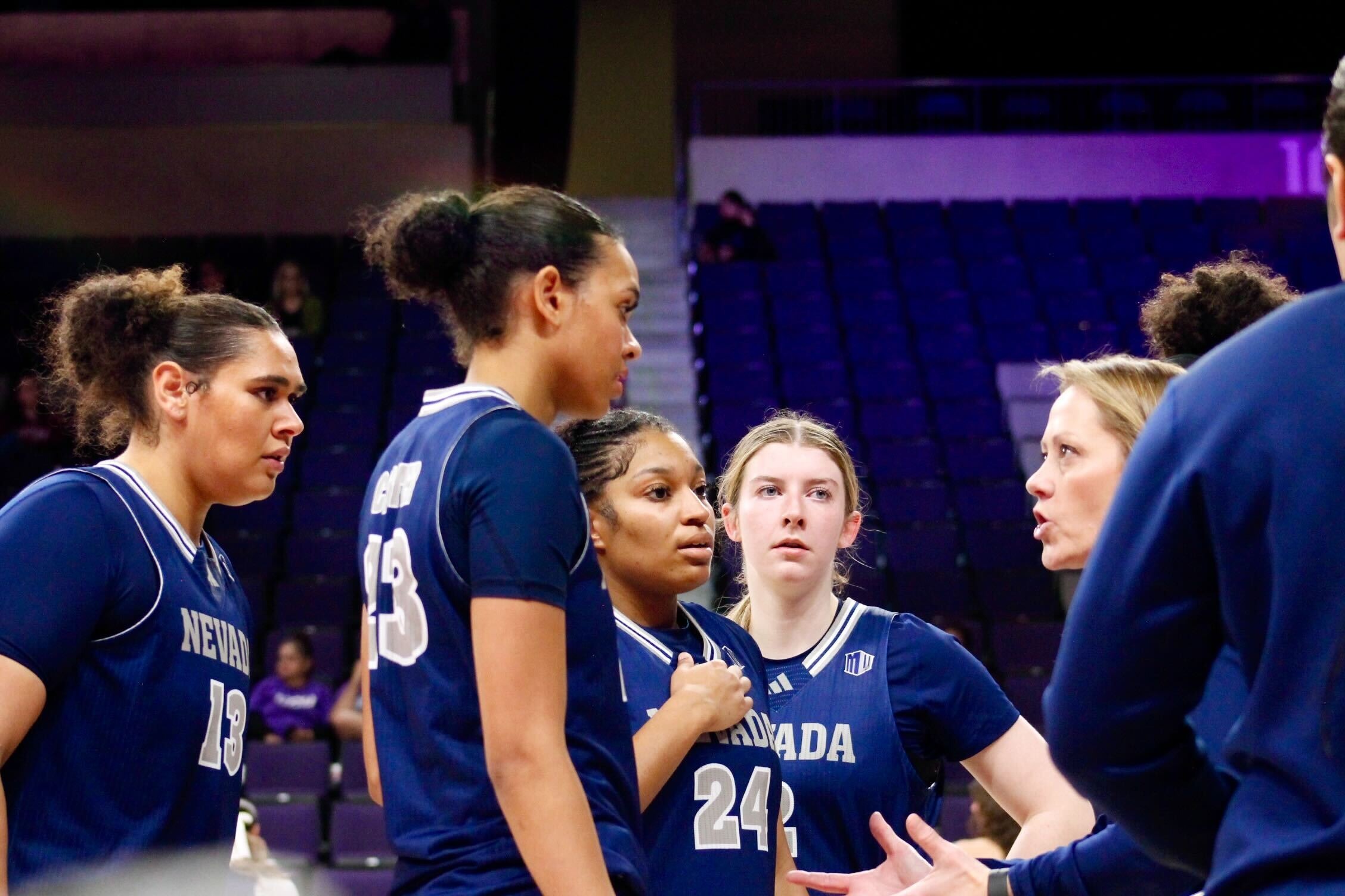wbb huddle at GCU