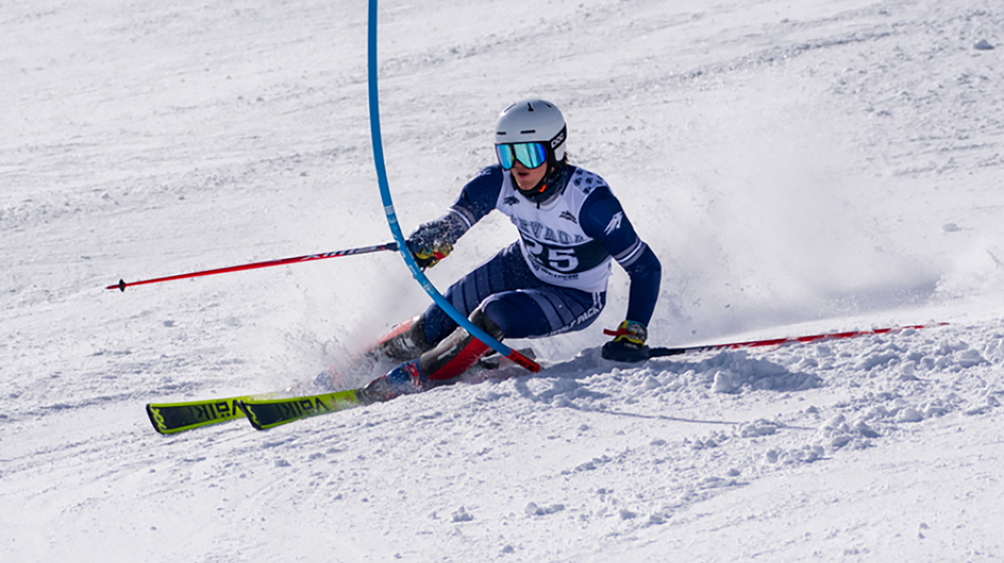 Peyton Wells turns at a slalom gate