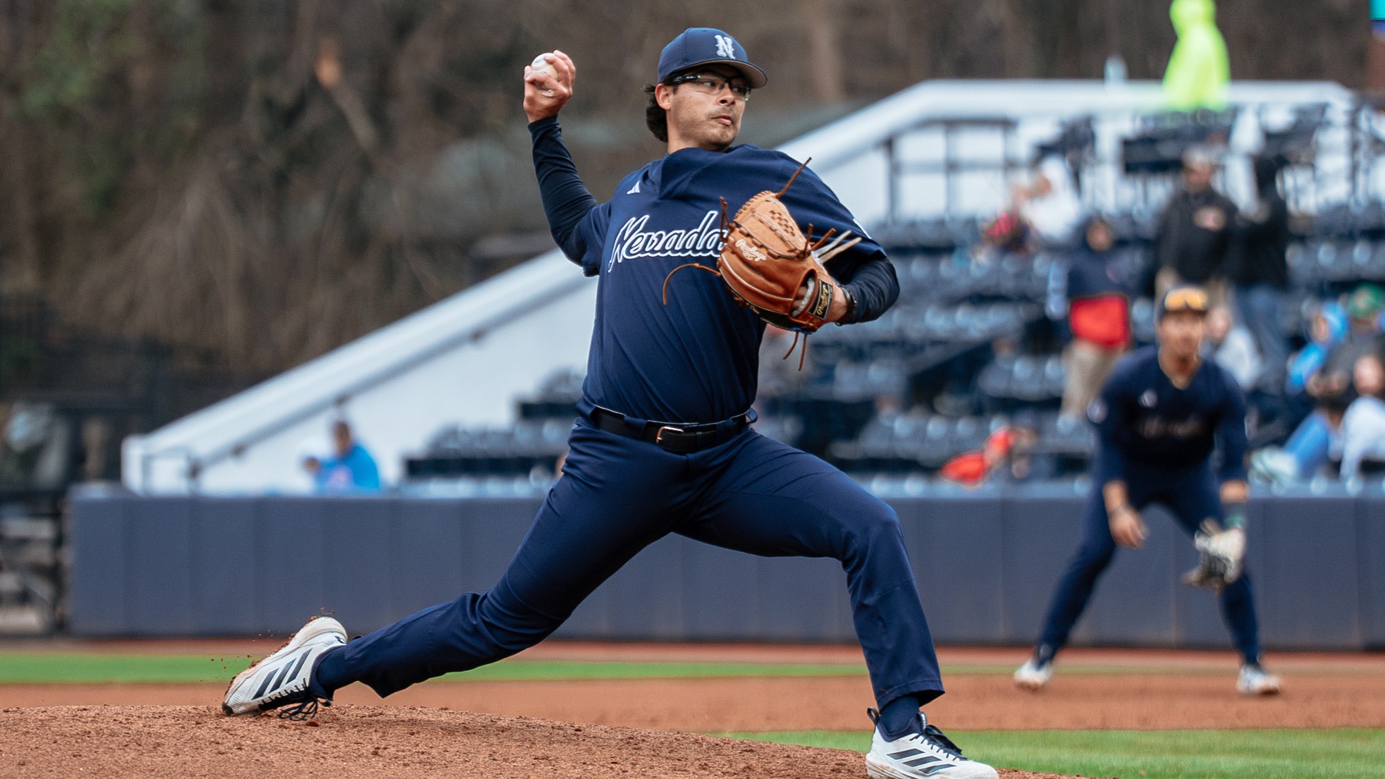 Eric Valdez delivers a pitch