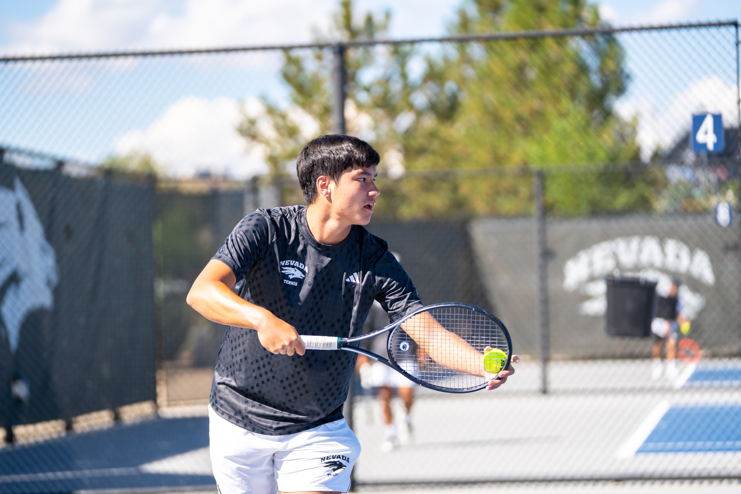 Rémy Trégourès preparing to serve