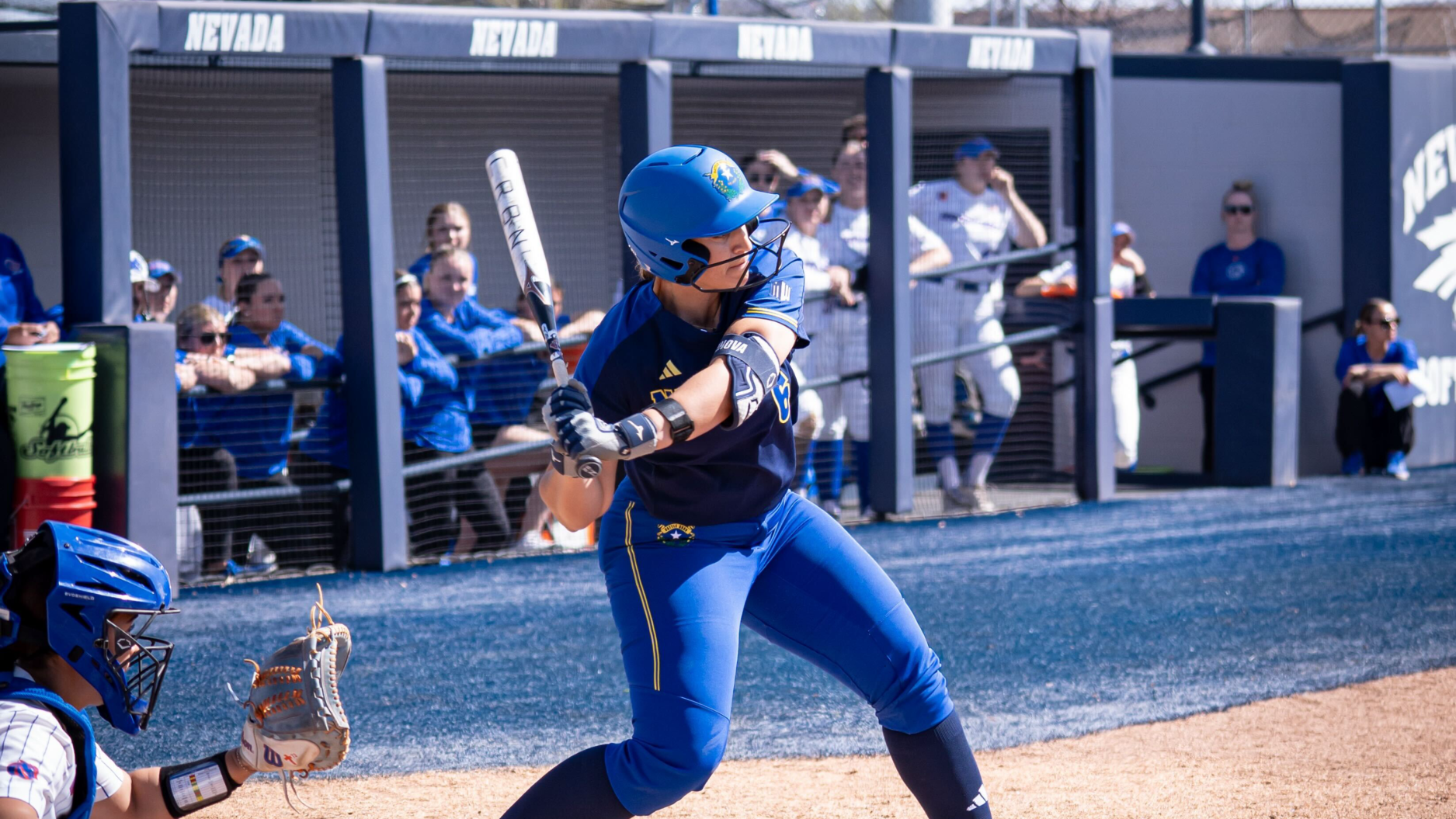 Hannah Di Genova hitting