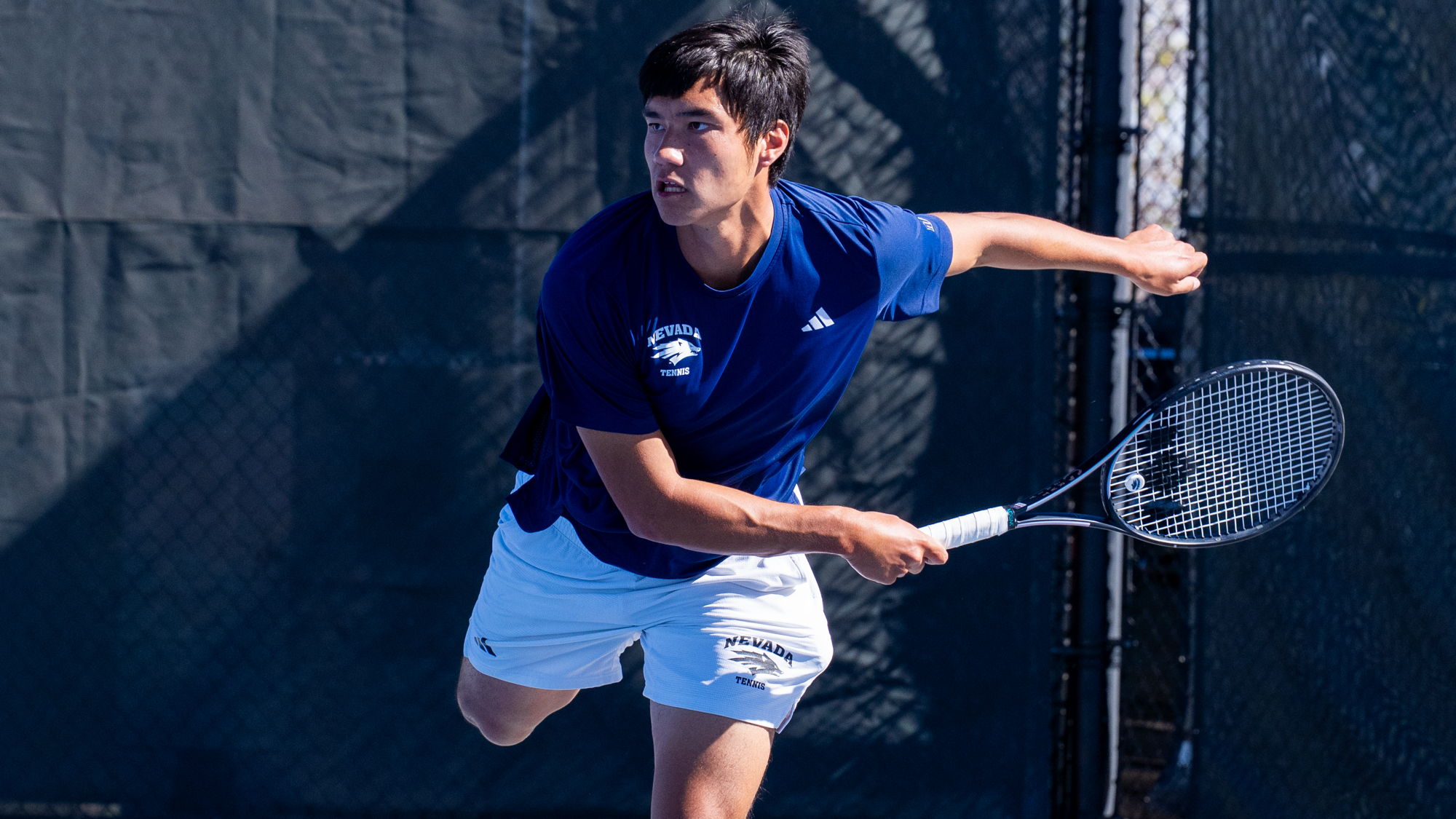 Rémy Trégourès finishing a serve