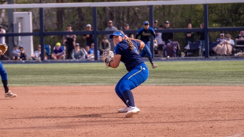 Hannah Di Genova fielding