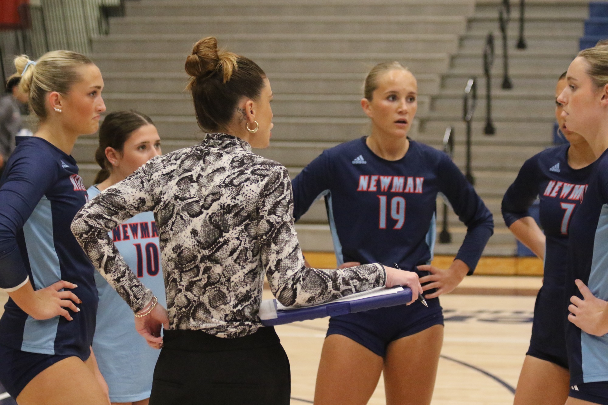 VB Team huddle on timeout